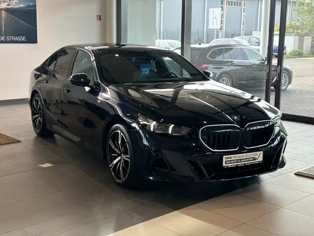 BMW 5 Series view 14