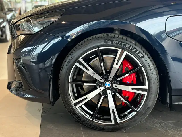 BMW 5 Series view 6