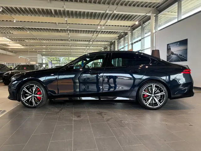 BMW 5 Series view 7