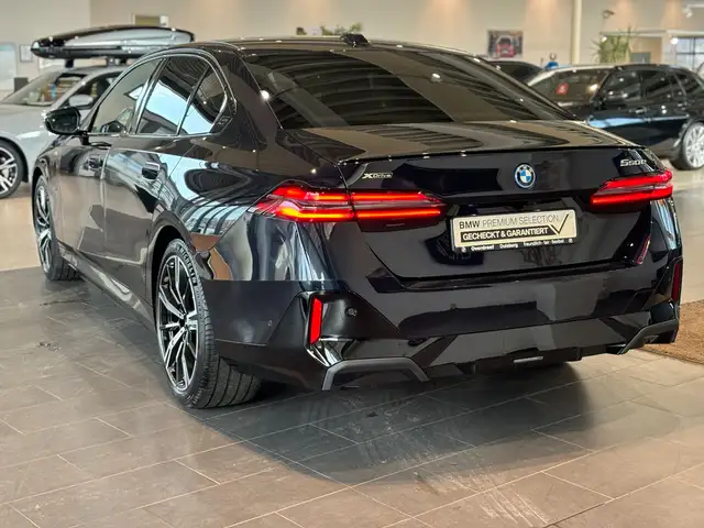 BMW 5 Series view 8