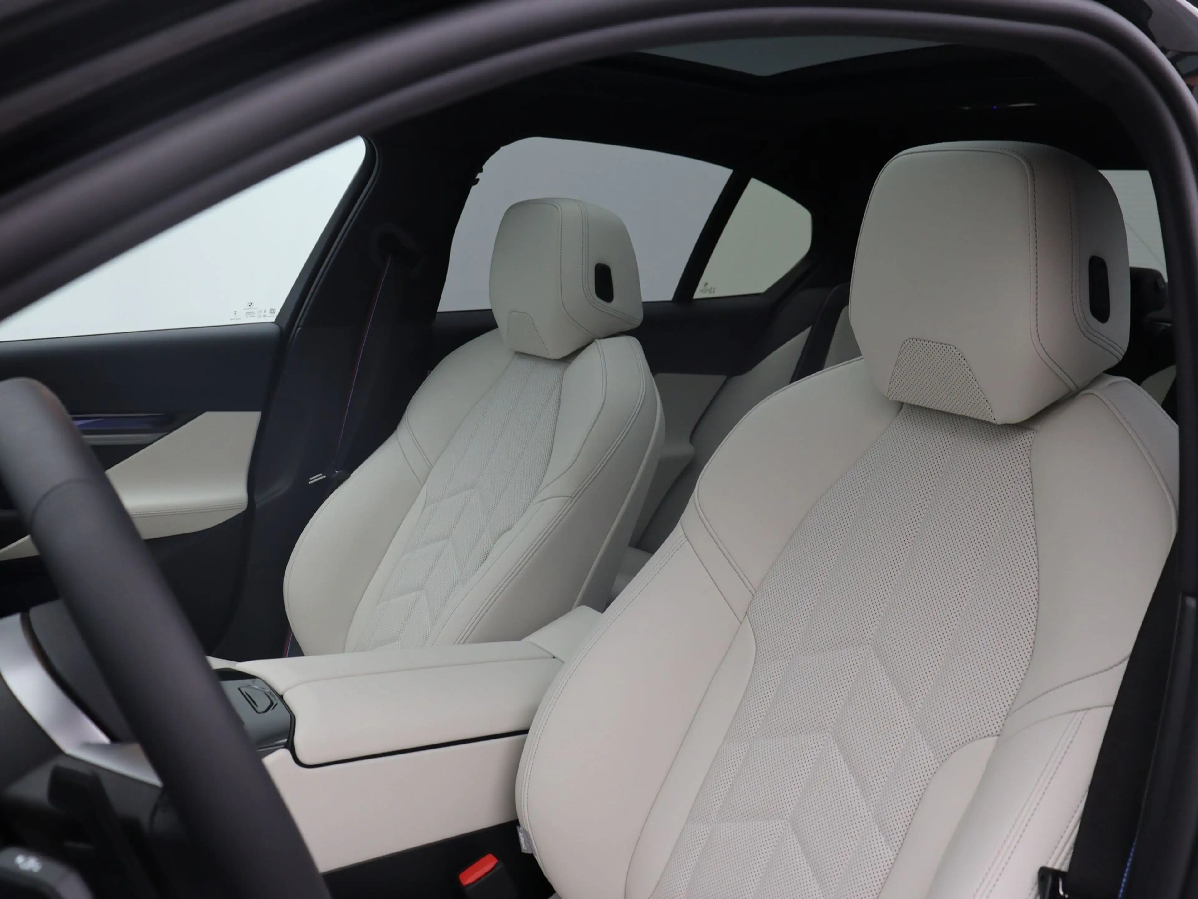 BMW i5 eDrive40 M Sport Edition 84 kWh — photo 4