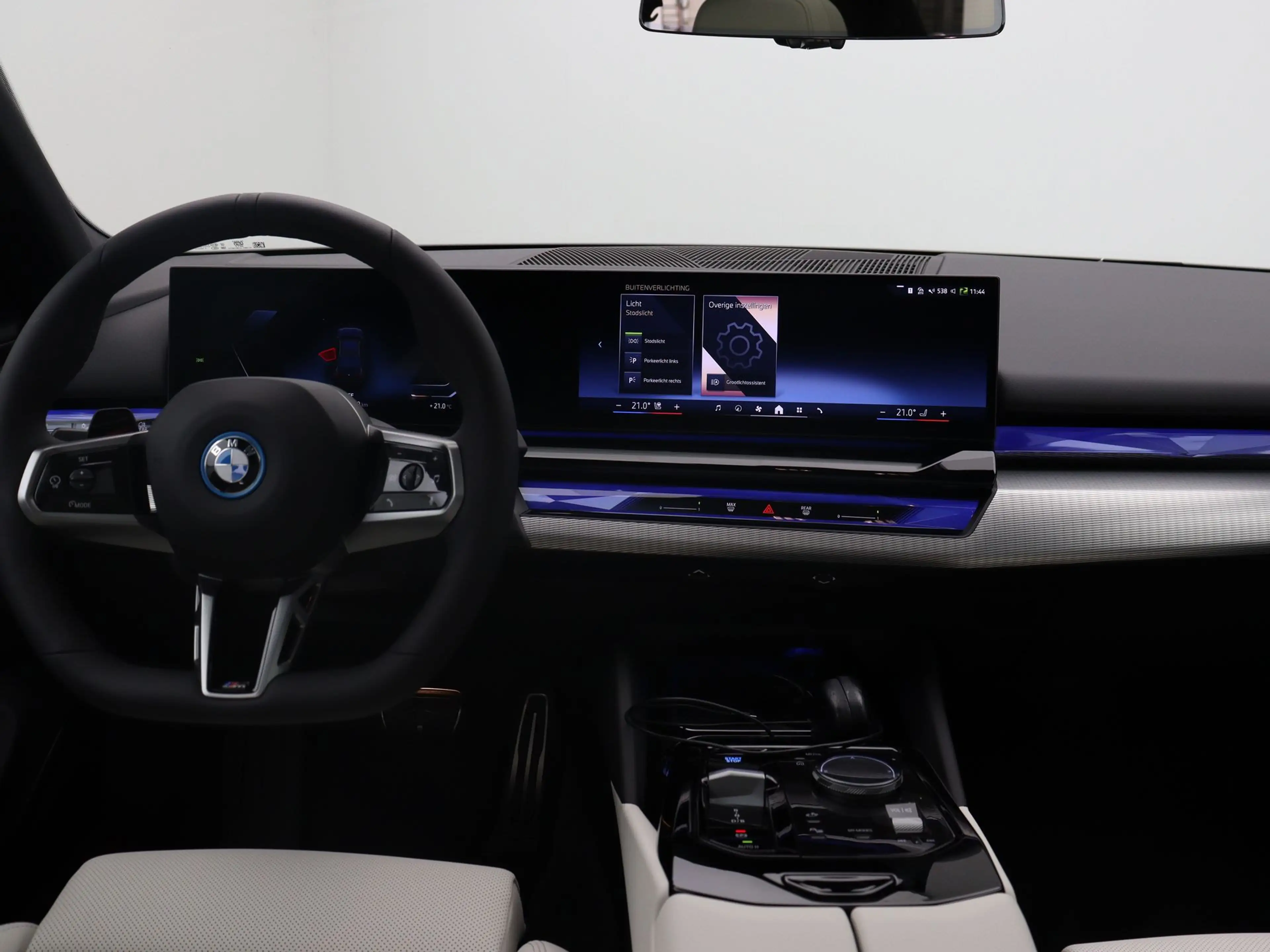 BMW i5 eDrive40 M Sport Edition 84 kWh — photo 12
