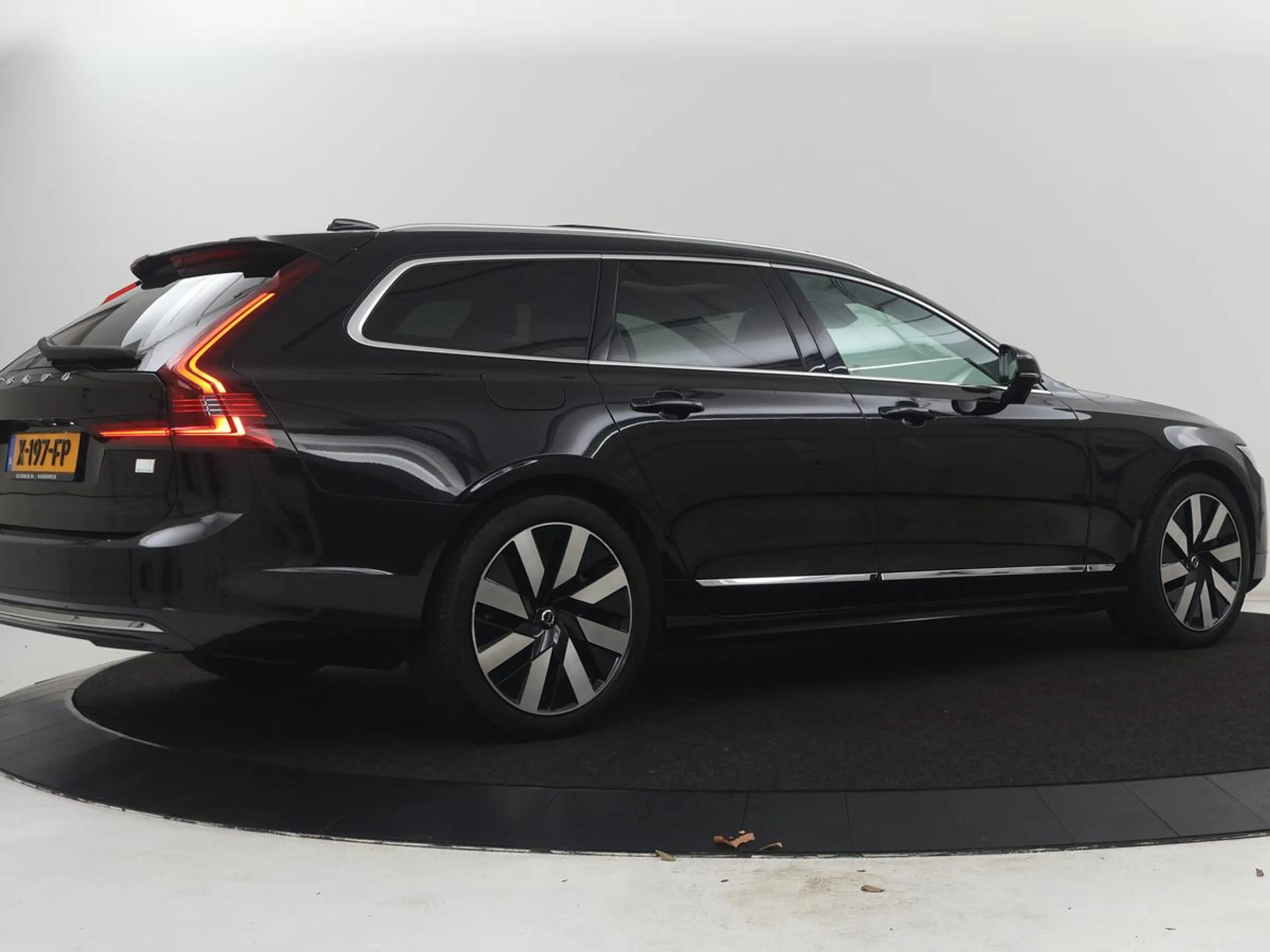 Volvo V90 2.0 T8 Plug-in hybrid AWD Plus Bright | SOH 97,1 | — photo 42