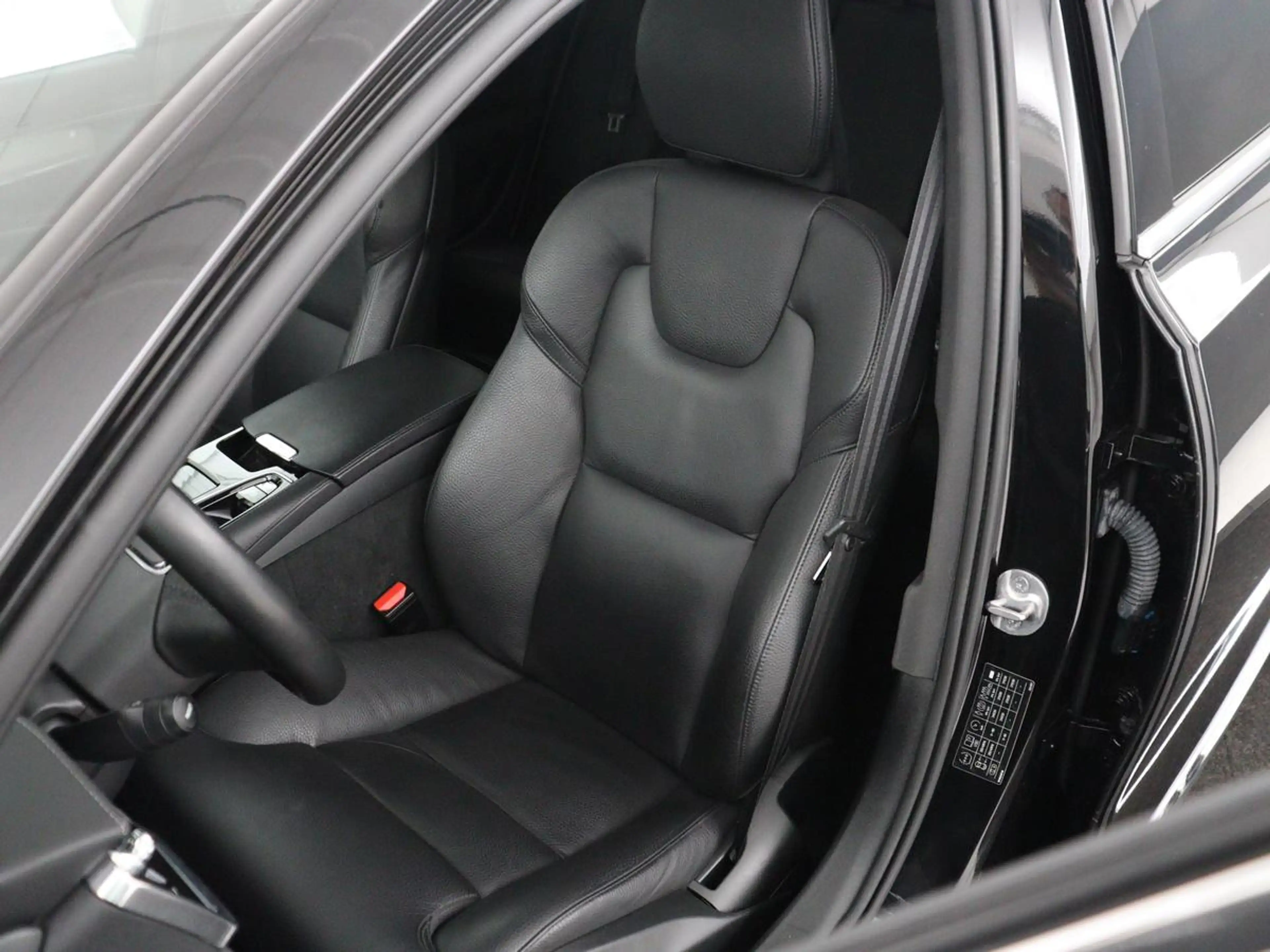Volvo V90 2.0 T8 Plug-in hybrid AWD Plus Bright | SOH 97,1 | — photo 9
