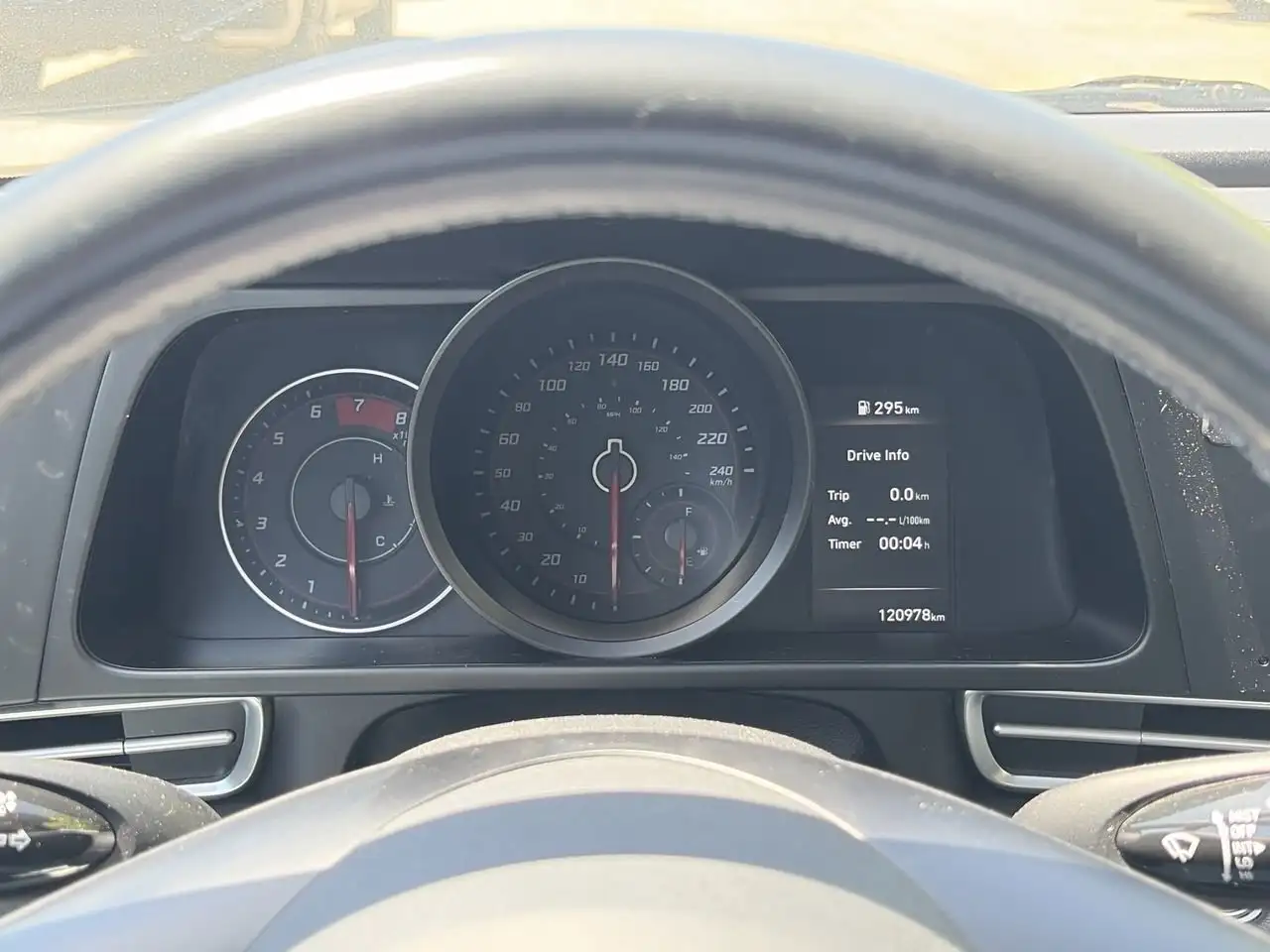 Hyundai ELANTRA снимка Hyundai ELANTRA