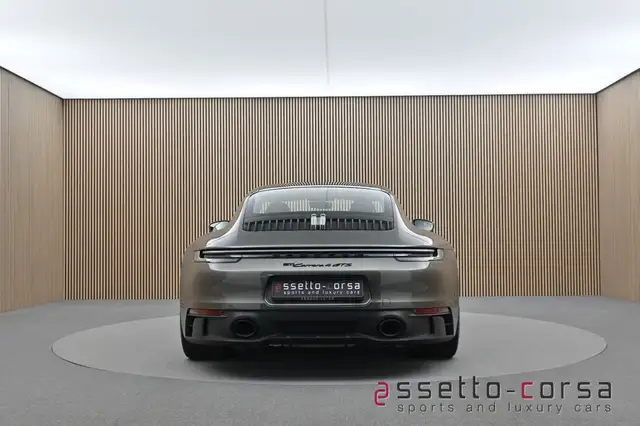 Porsche 911 view 3