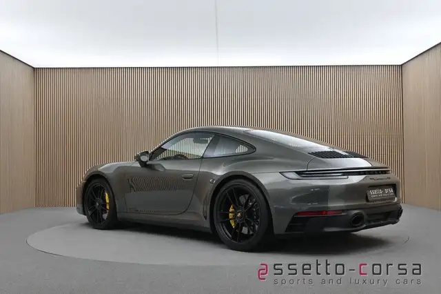 Porsche 911 view 2
