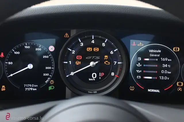 Porsche 911 view 13