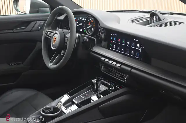 Porsche 911 view 14