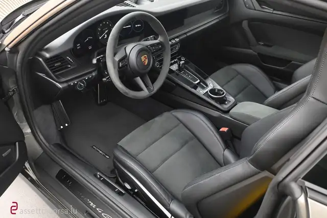 Porsche 911 view 11