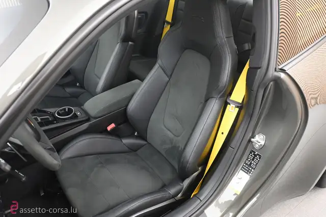 Porsche 911 view 9