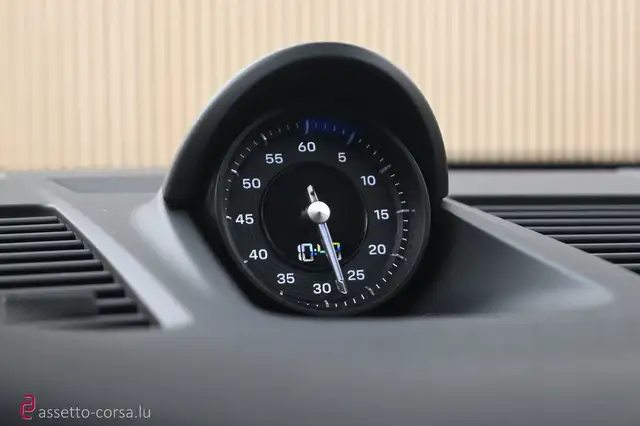 Porsche 911 view 15