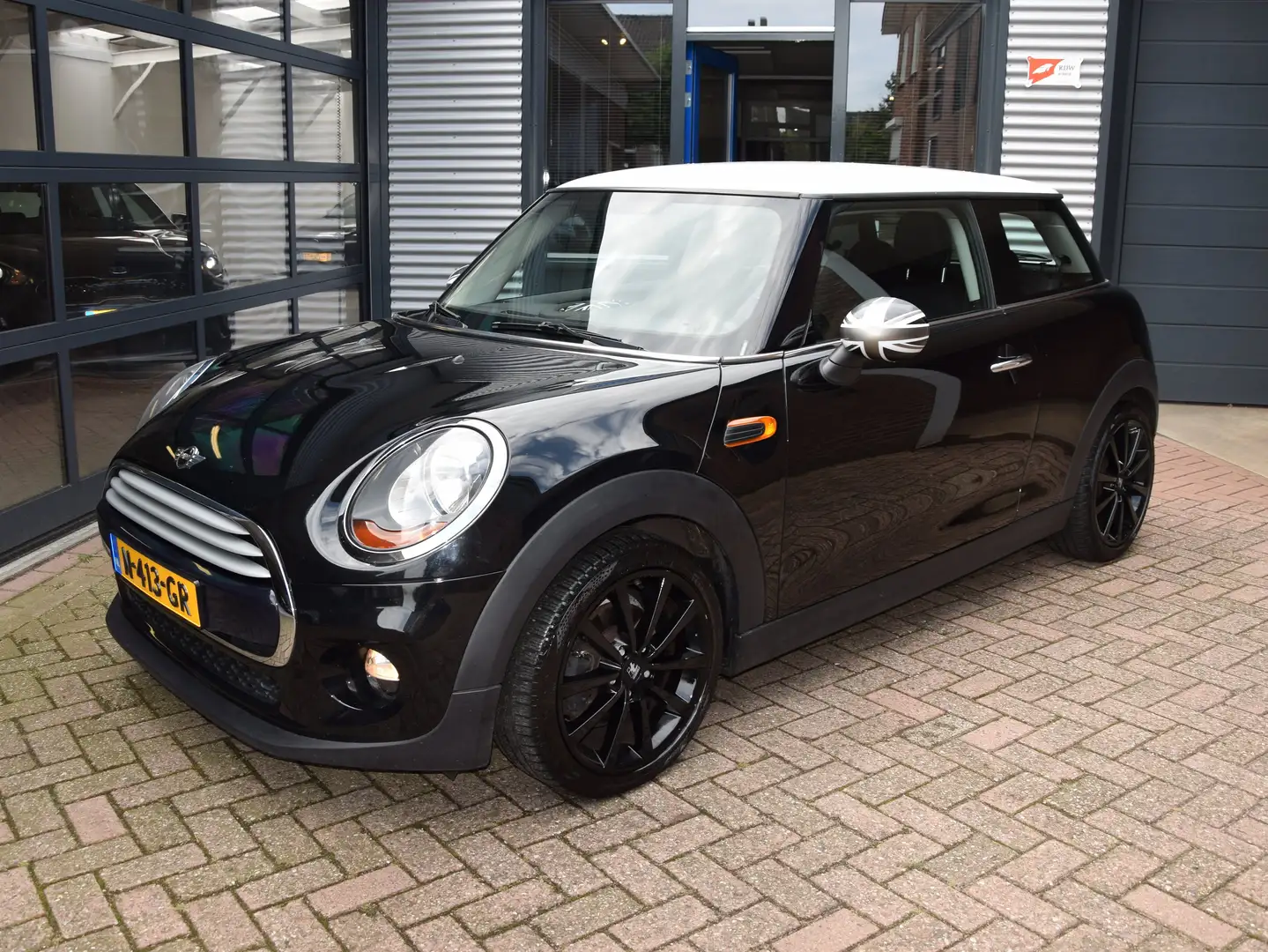 MINI Cooper 1.5 Cooper Ser. Bns. Zwart - 1