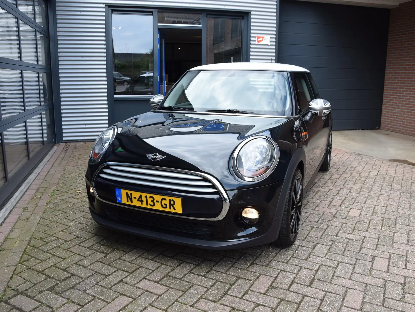 MINI Cooper 1.5 Cooper Ser. Bns. Zwart - 2