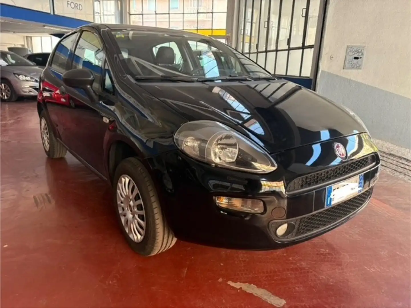 Fiat Punto 1.4 8V 5 porte Natural Power Street Nero - 2