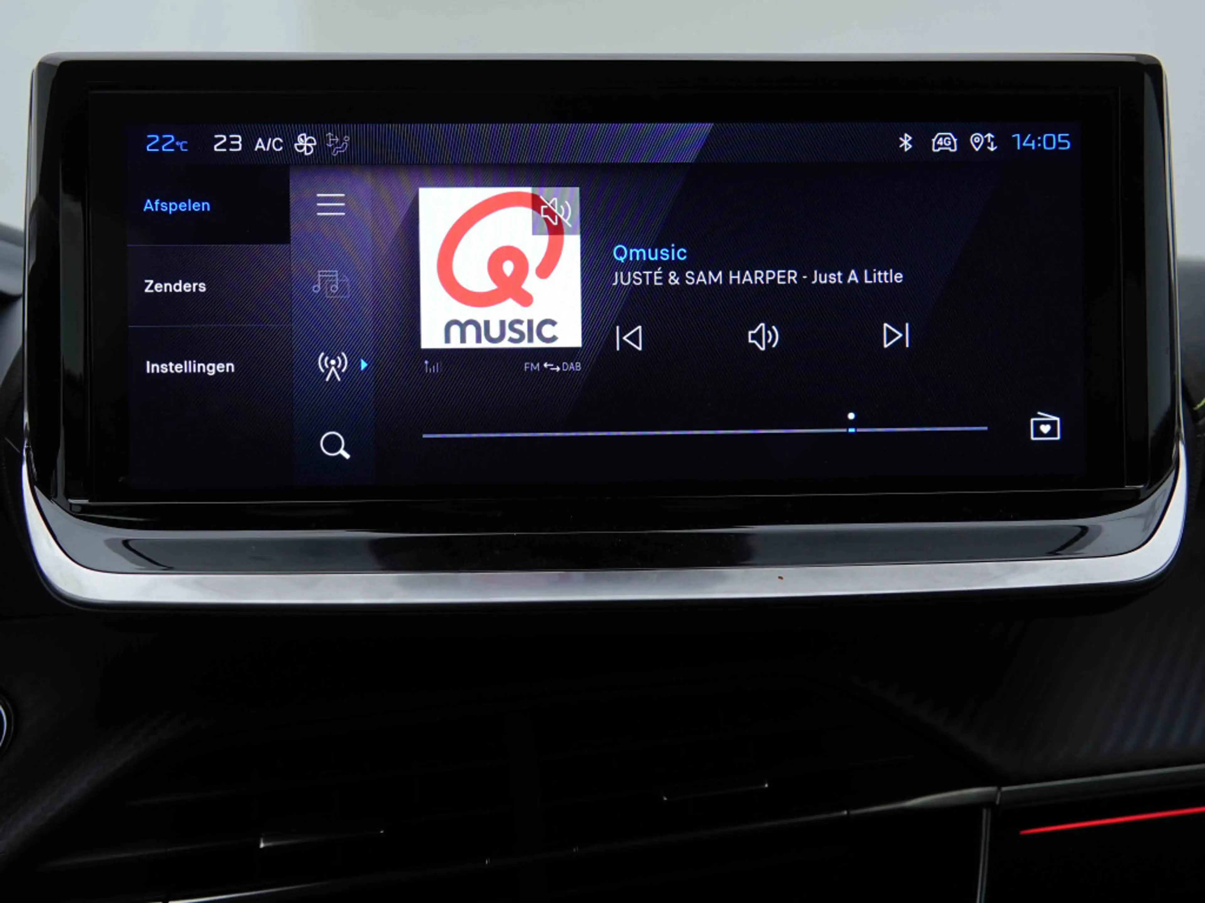 Peugeot 2008 Hybrid 145 AUT GT | Camera | Keyless | LED Lights — photo 12