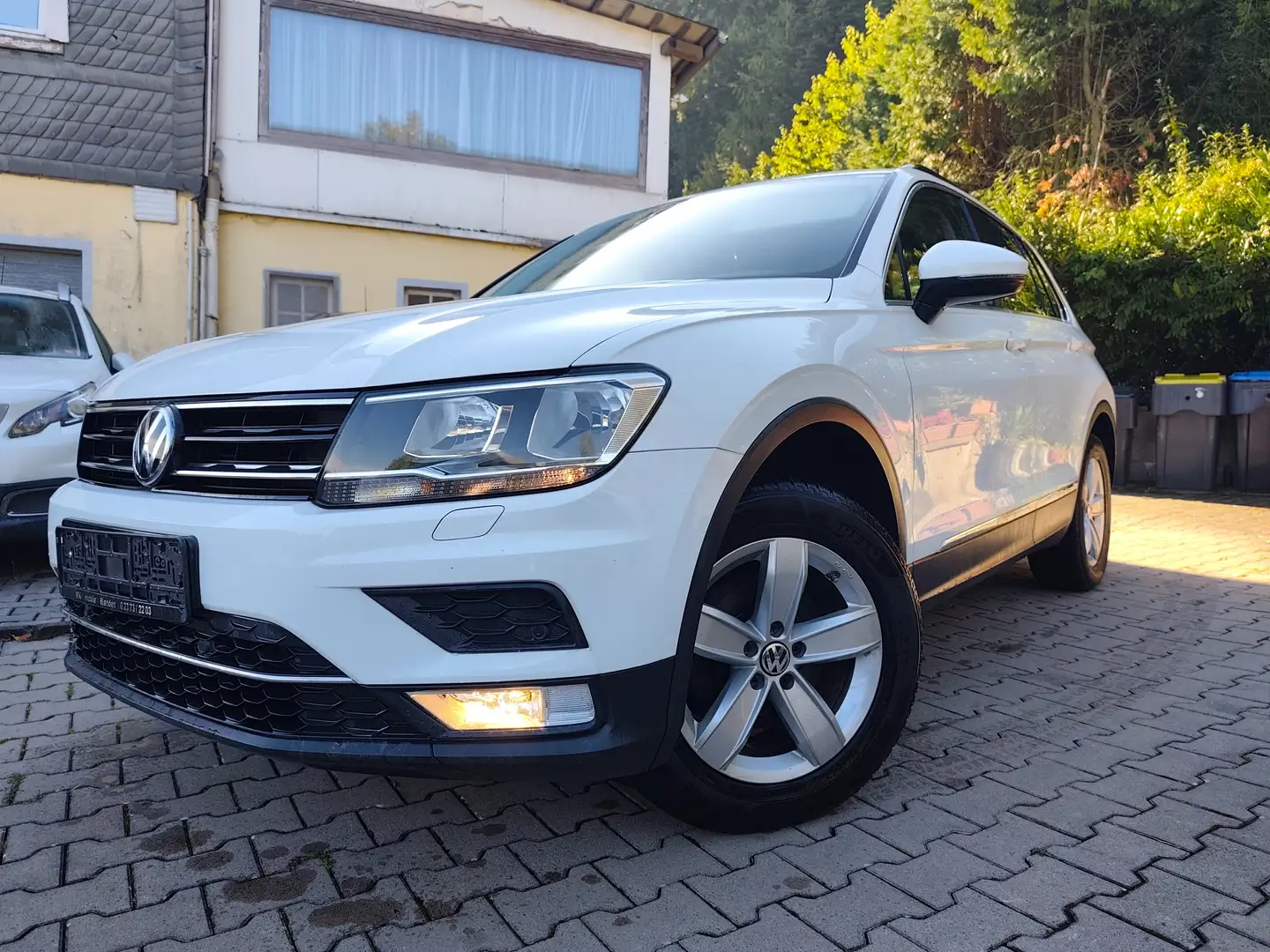 Volkswagen Tiguan Tiguan Diesel 2.0 TDI SCR 4Motion (BlueMotion Tec Weiß - 1