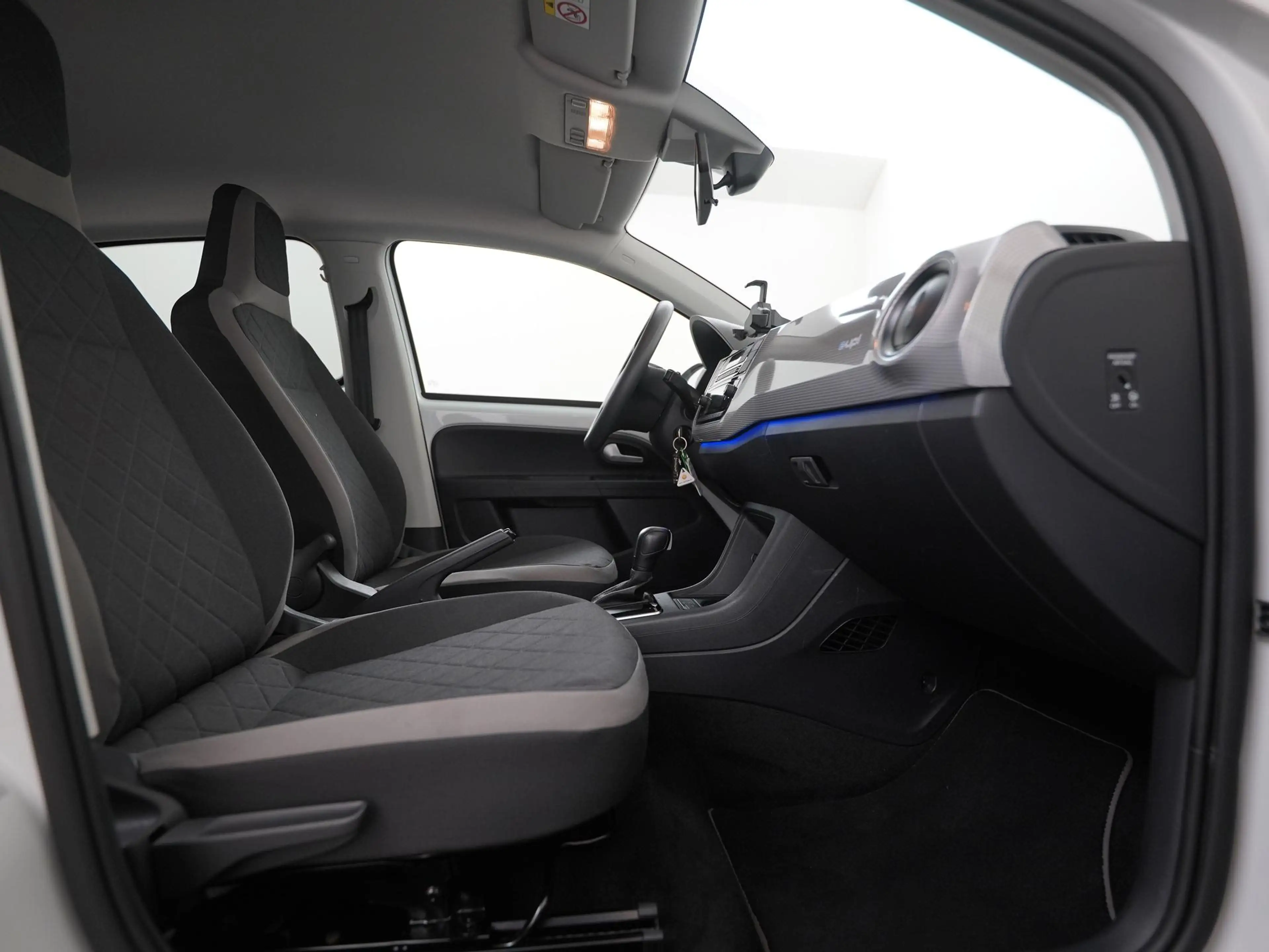 Volkswagen e-up! Style | 16'' Upsilon | Stoelverwarming | Zondag Op — photo 3