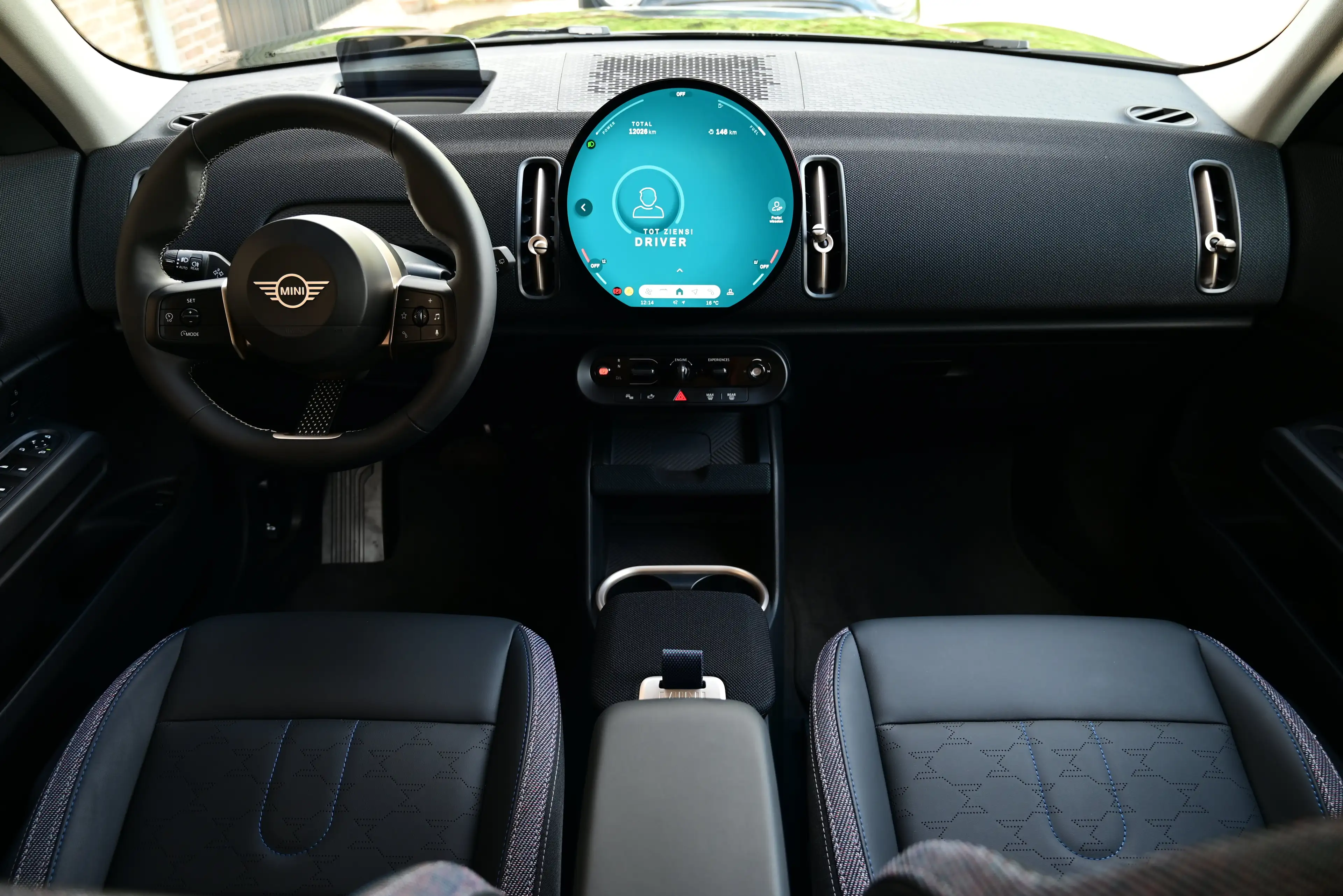MINI Countryman C AUT / CAMERA / HEADUP / LED / LEATHER / LIKE NEW — photo 10