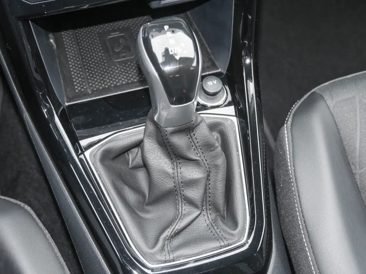 Volkswagen T-Cross GOAL 1.0 TSI DSG SHZ ACC LED TravelAssis 12