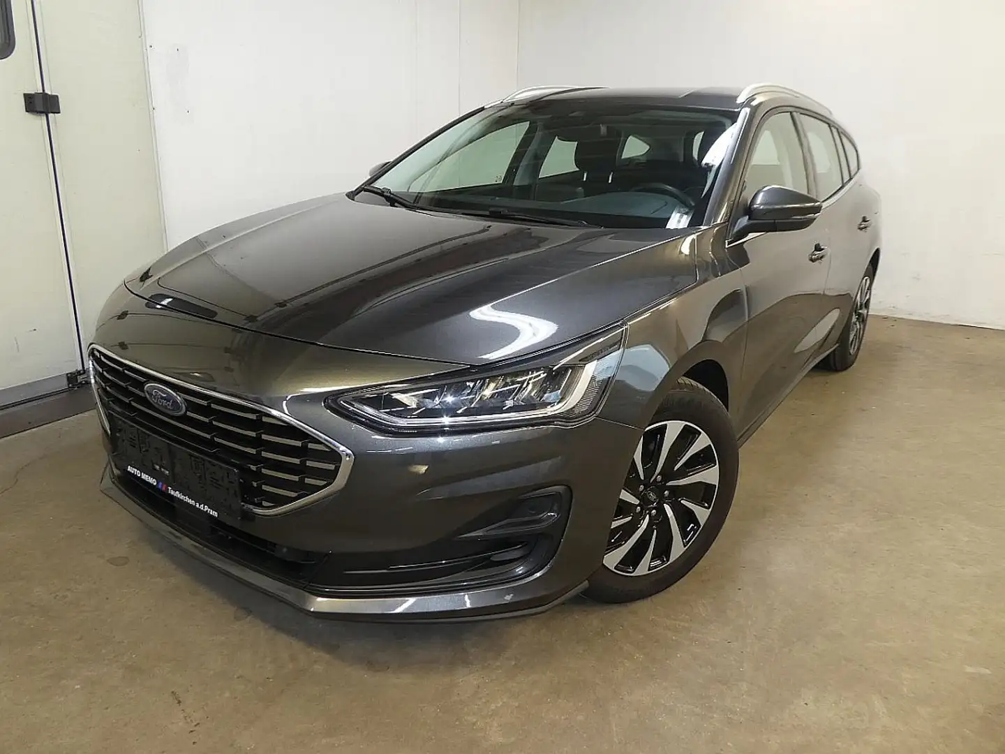 Ford Focus Traveller 1,5 EcoBlue Titanium Aut. Winter-Paket Grau - 1