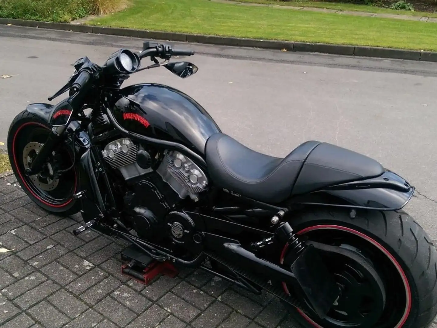 Harley-Davidson V-Rod Černá - 1