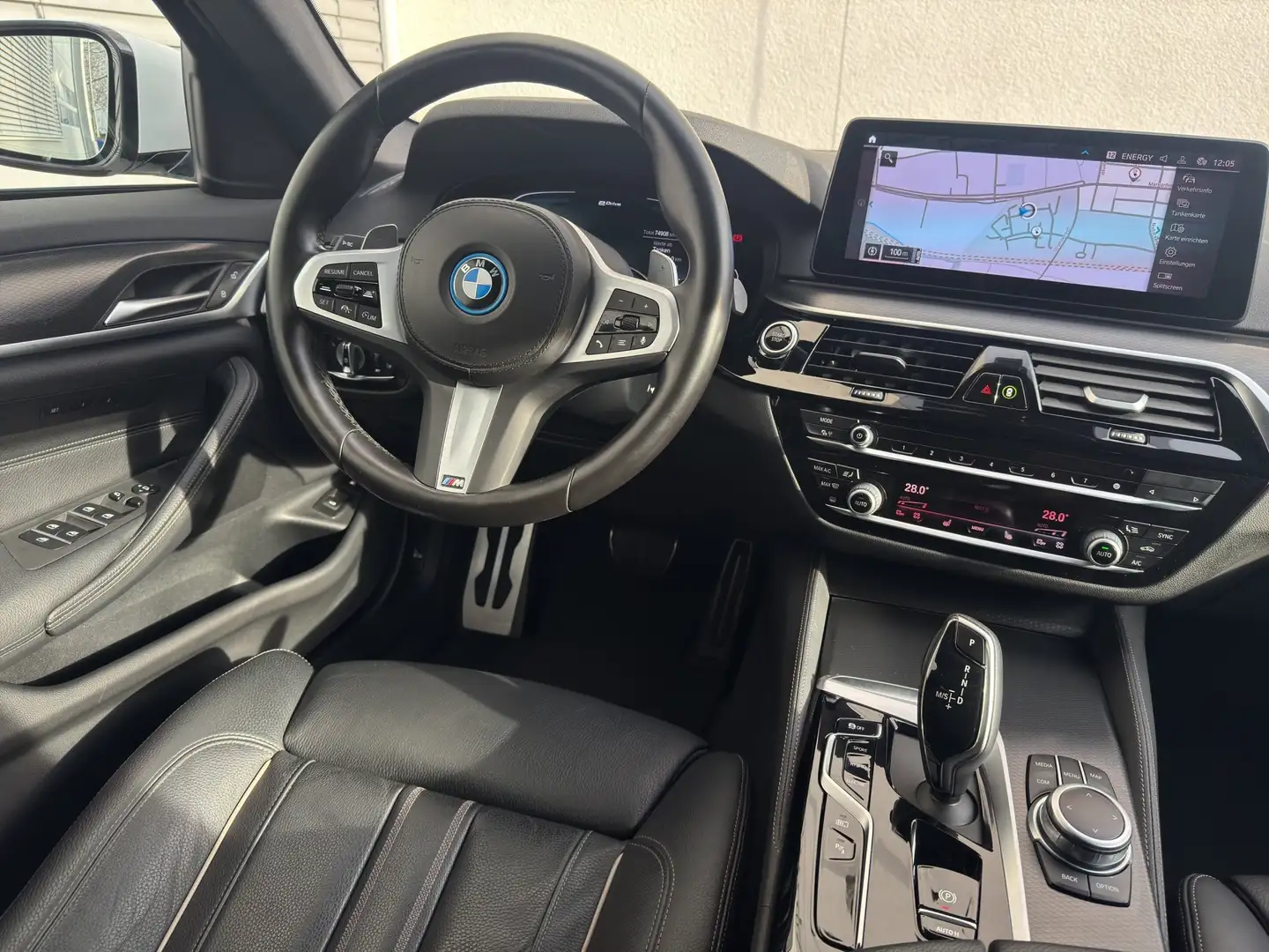 BMW 530 e Lim M Sportpaket DrivAs ParkAs HUD SHZ Blanc - 2