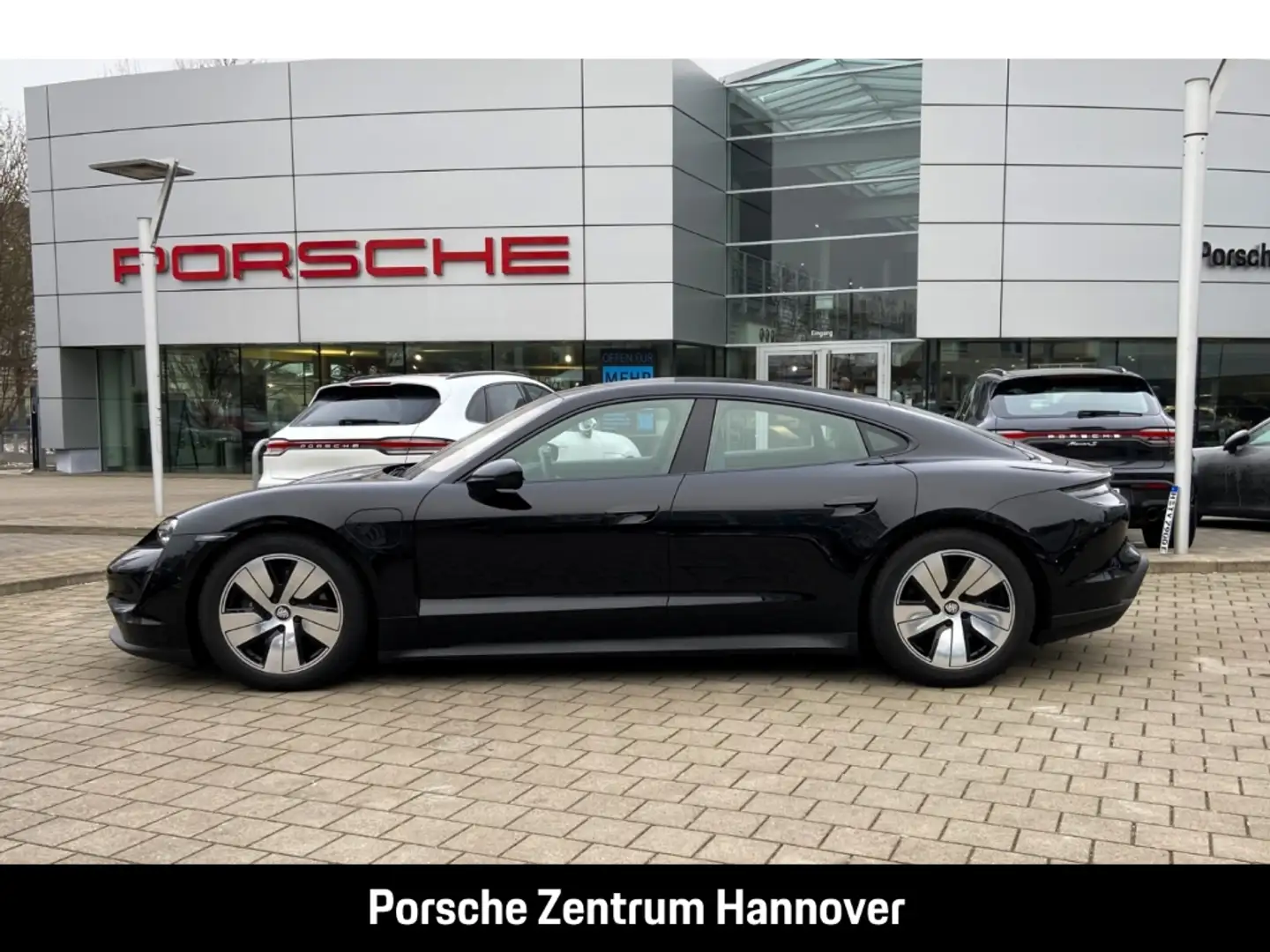 Porsche Taycan Schwarz - 2