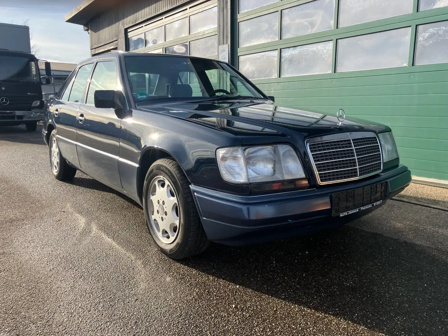 Mercedes-Benz E 220 Automatik Schiebedach MAL Scheckheft Blau - 1