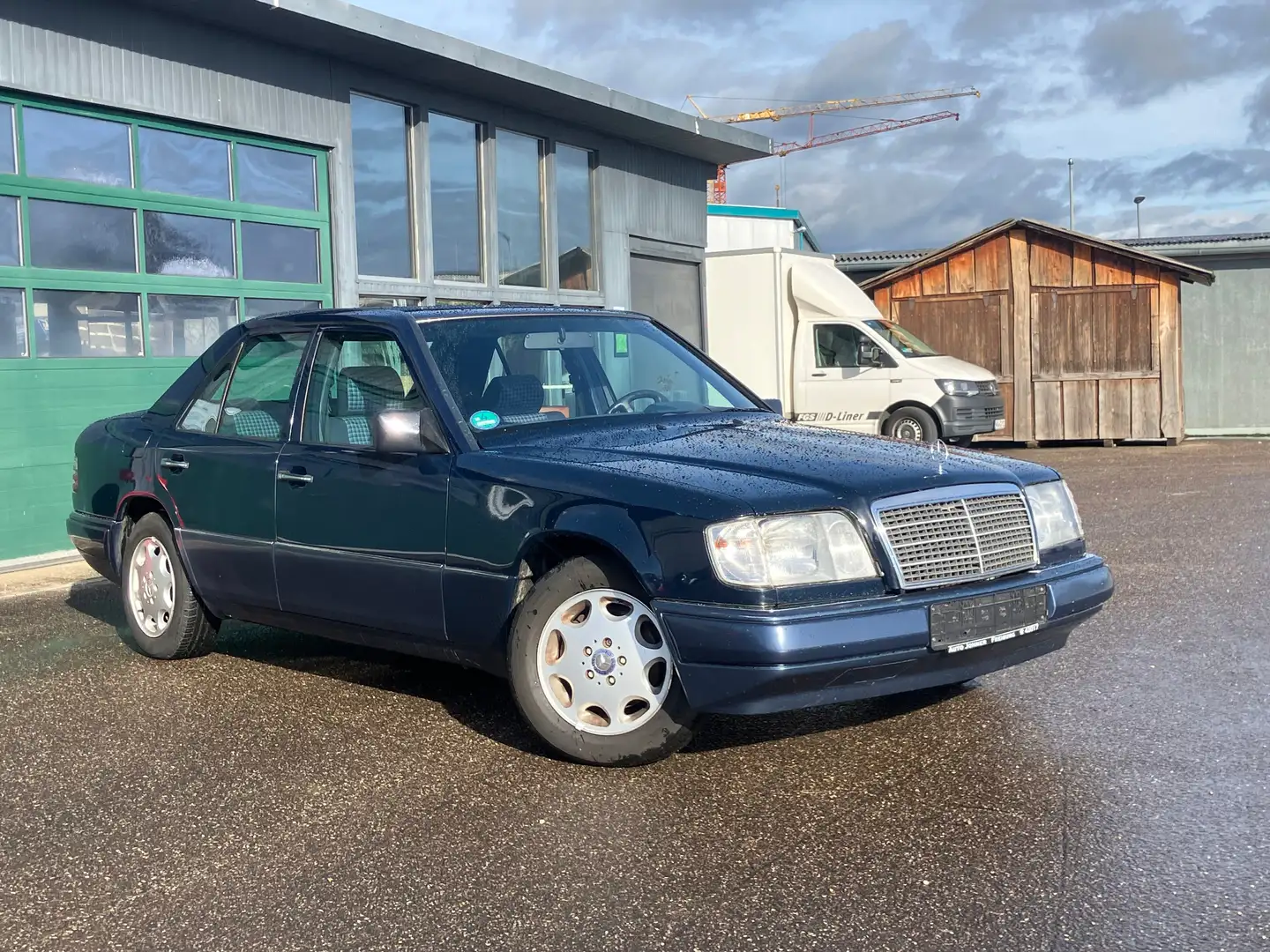 Mercedes-Benz E 220 Automatik Schiebedach MAL Scheckheft Blau - 1