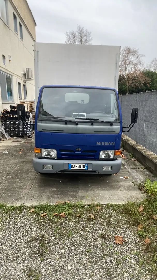 Nissan Cabstar telonato con sponda idraulica Синій - 1