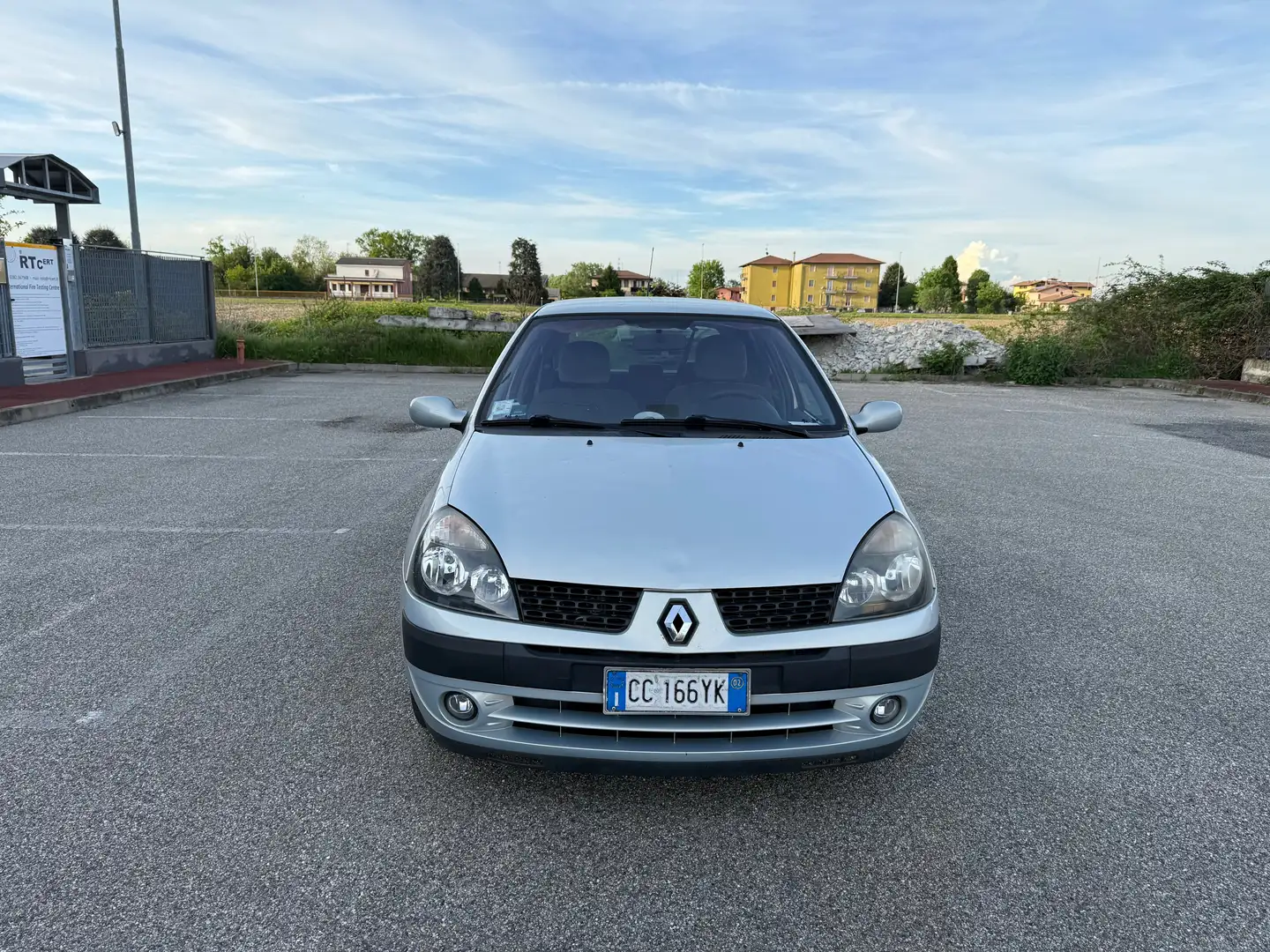 Renault Clio Clio 5p 1.2 16v Privilege Stříbrná - 2