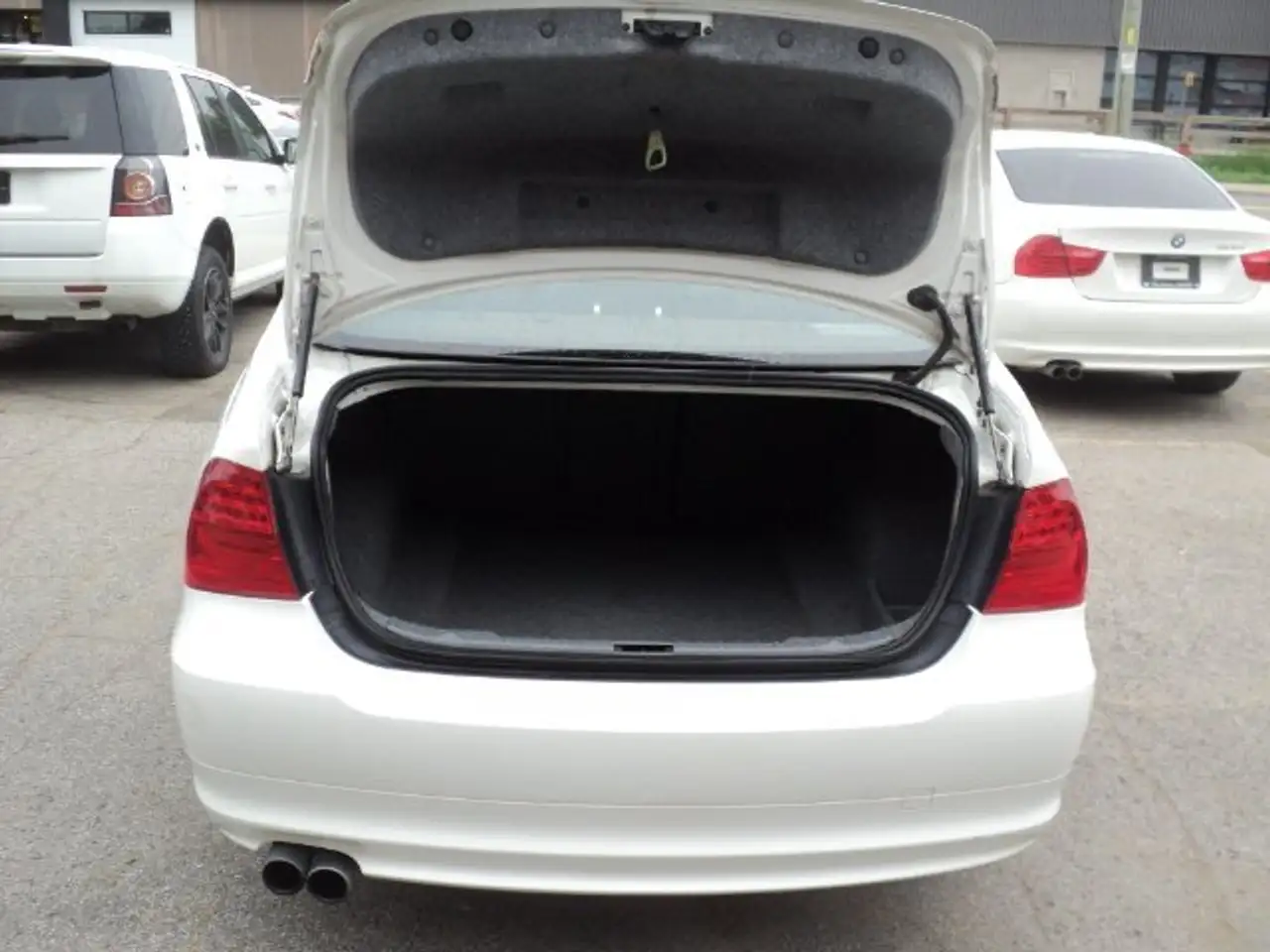 BMW 3 Series снимка BMW 3 Series