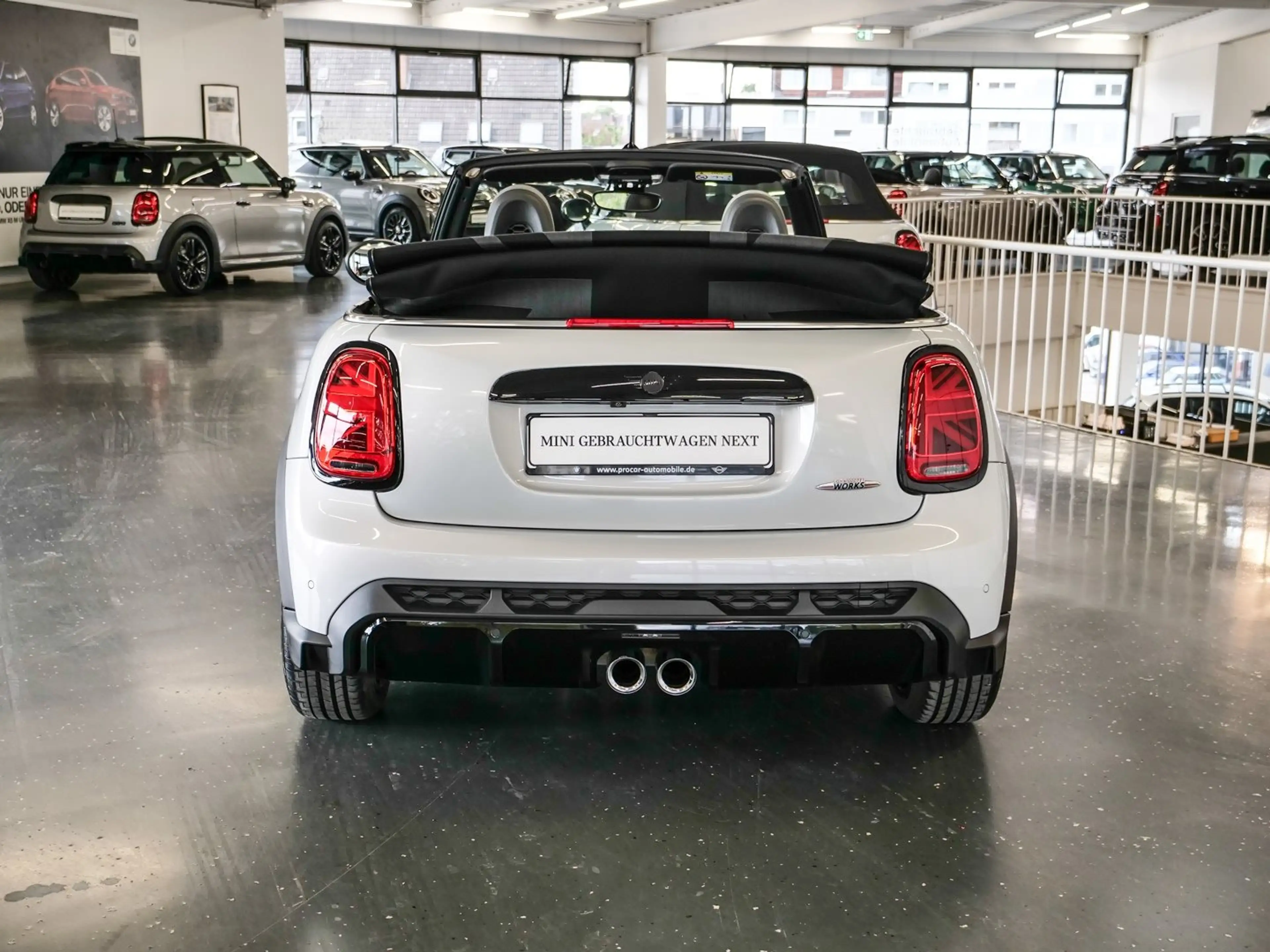 MINI John Cooper Works Cabrio John Cooper Works JCW Trim Aut Nav HuD LED Drive+P — photo 5