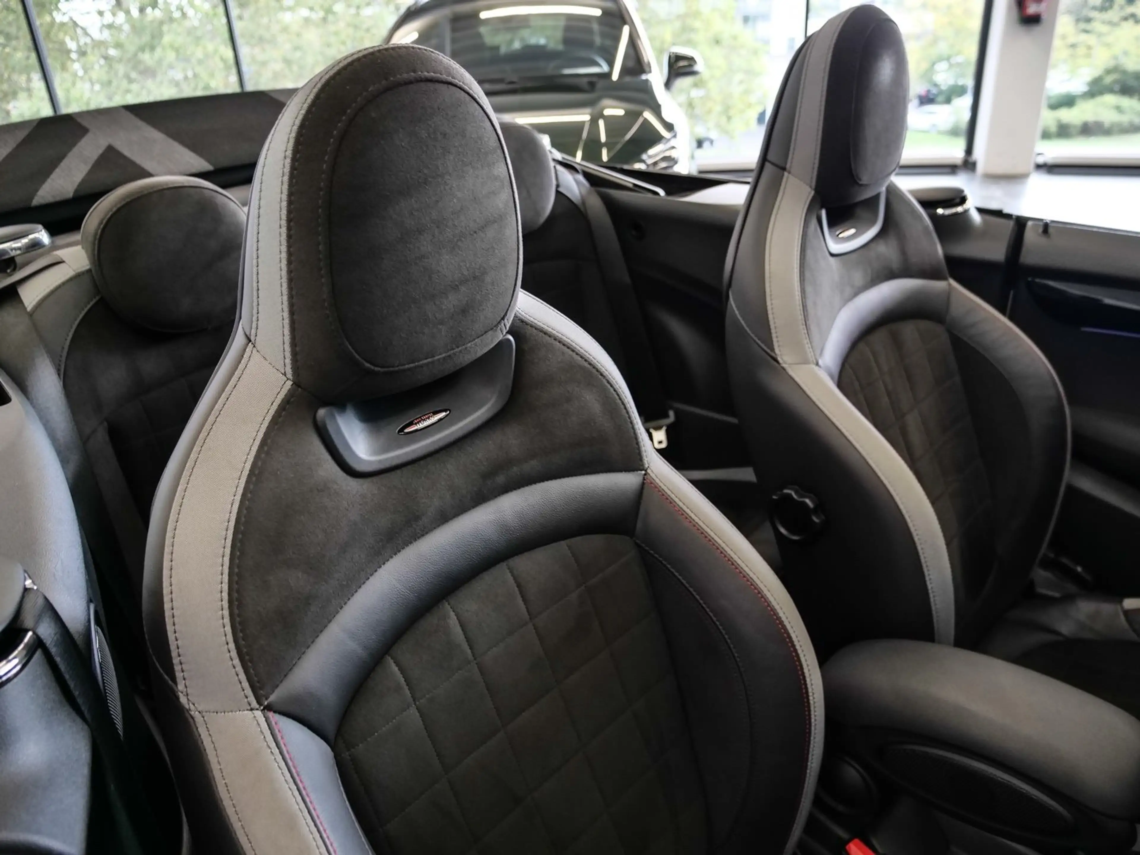 MINI John Cooper Works Cabrio John Cooper Works JCW Trim Aut Nav HuD LED Drive+P — photo 14