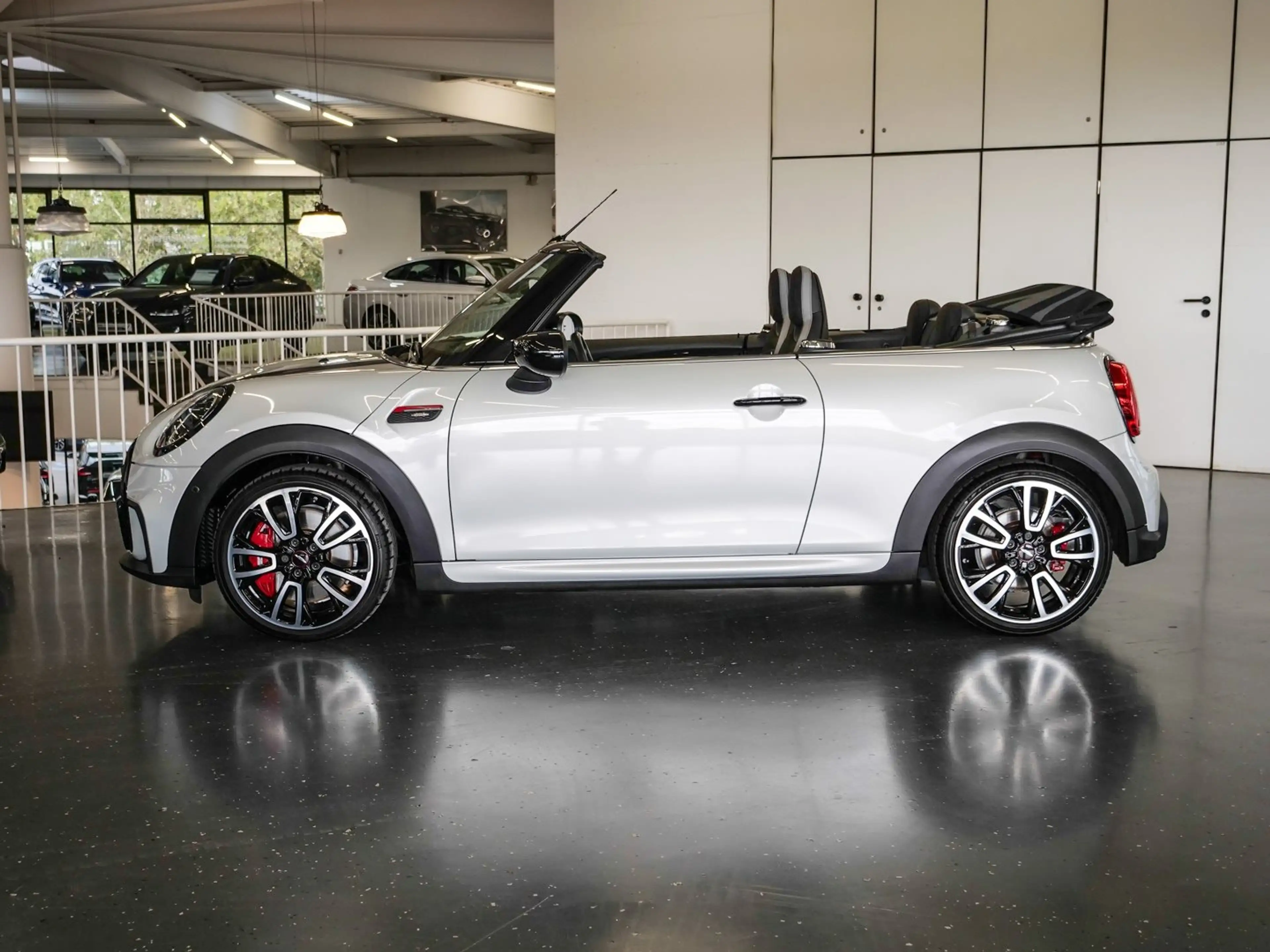 MINI John Cooper Works Cabrio John Cooper Works JCW Trim Aut Nav HuD LED Drive+P — photo 4