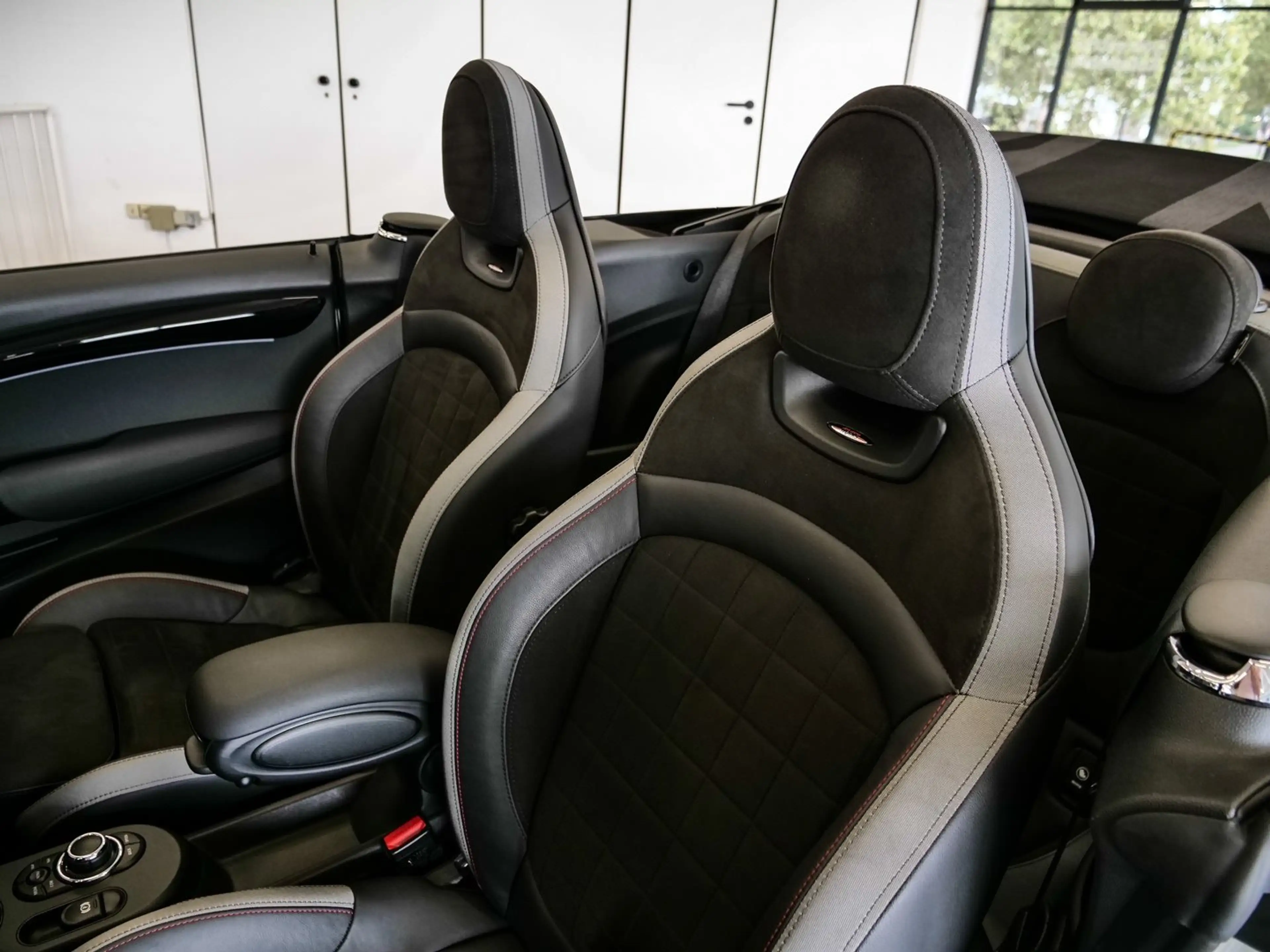 MINI John Cooper Works Cabrio John Cooper Works JCW Trim Aut Nav HuD LED Drive+P — photo 10