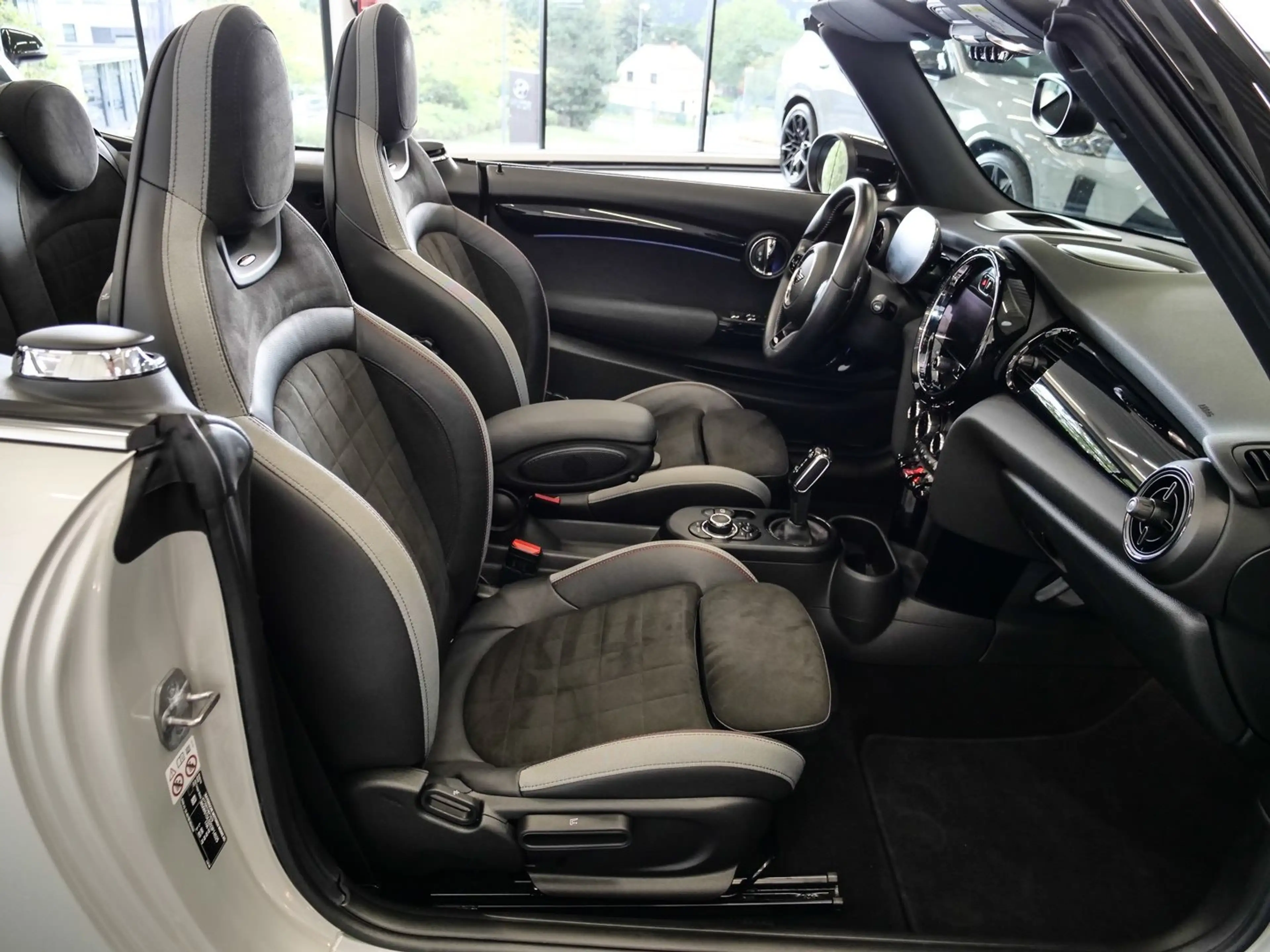 MINI John Cooper Works Cabrio John Cooper Works JCW Trim Aut Nav HuD LED Drive+P — photo 13