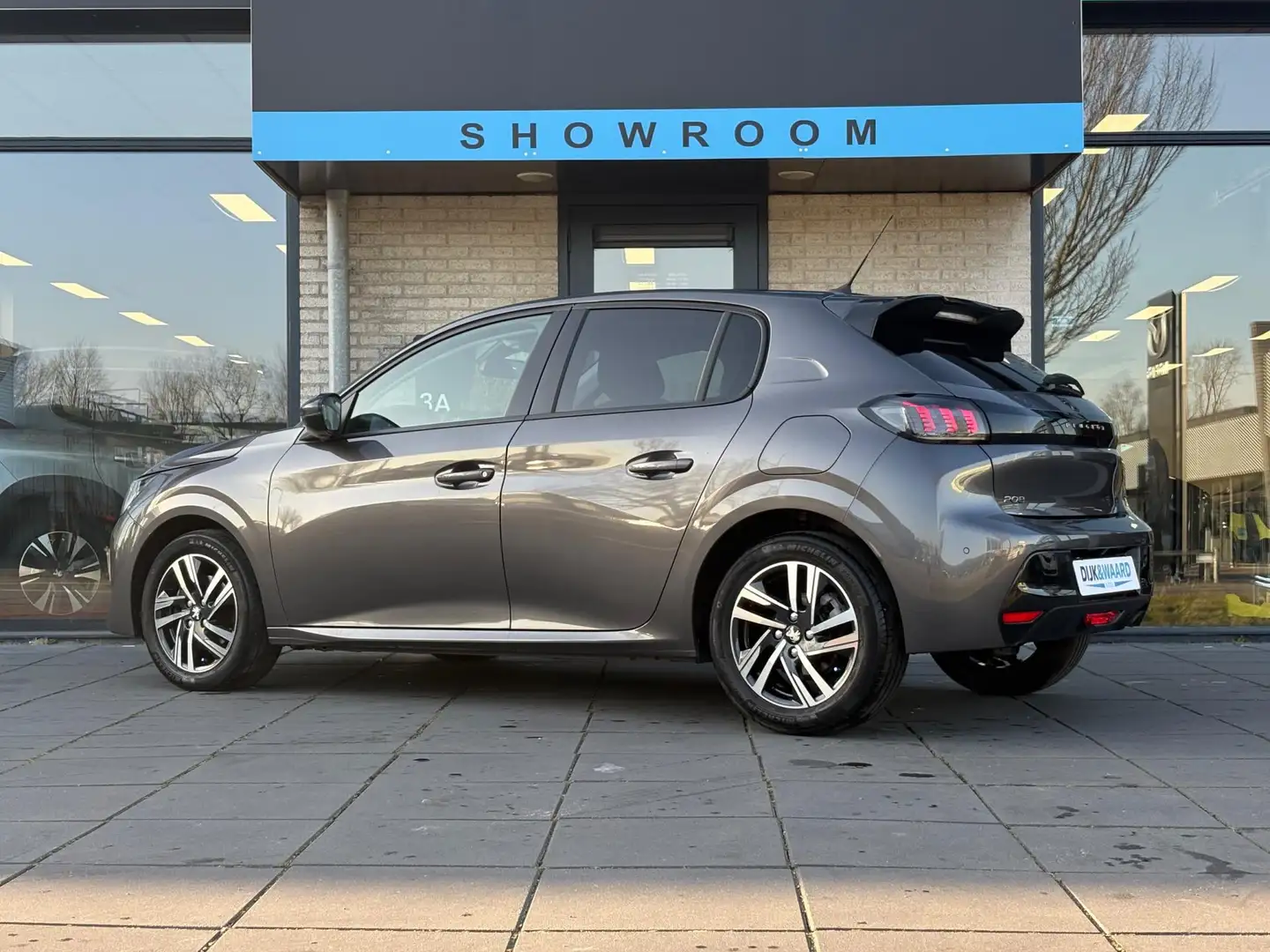 Peugeot 208 1.2 PureTech Allure | AUTOMAAT | CARPLAY | CRUISE Grijs - 2