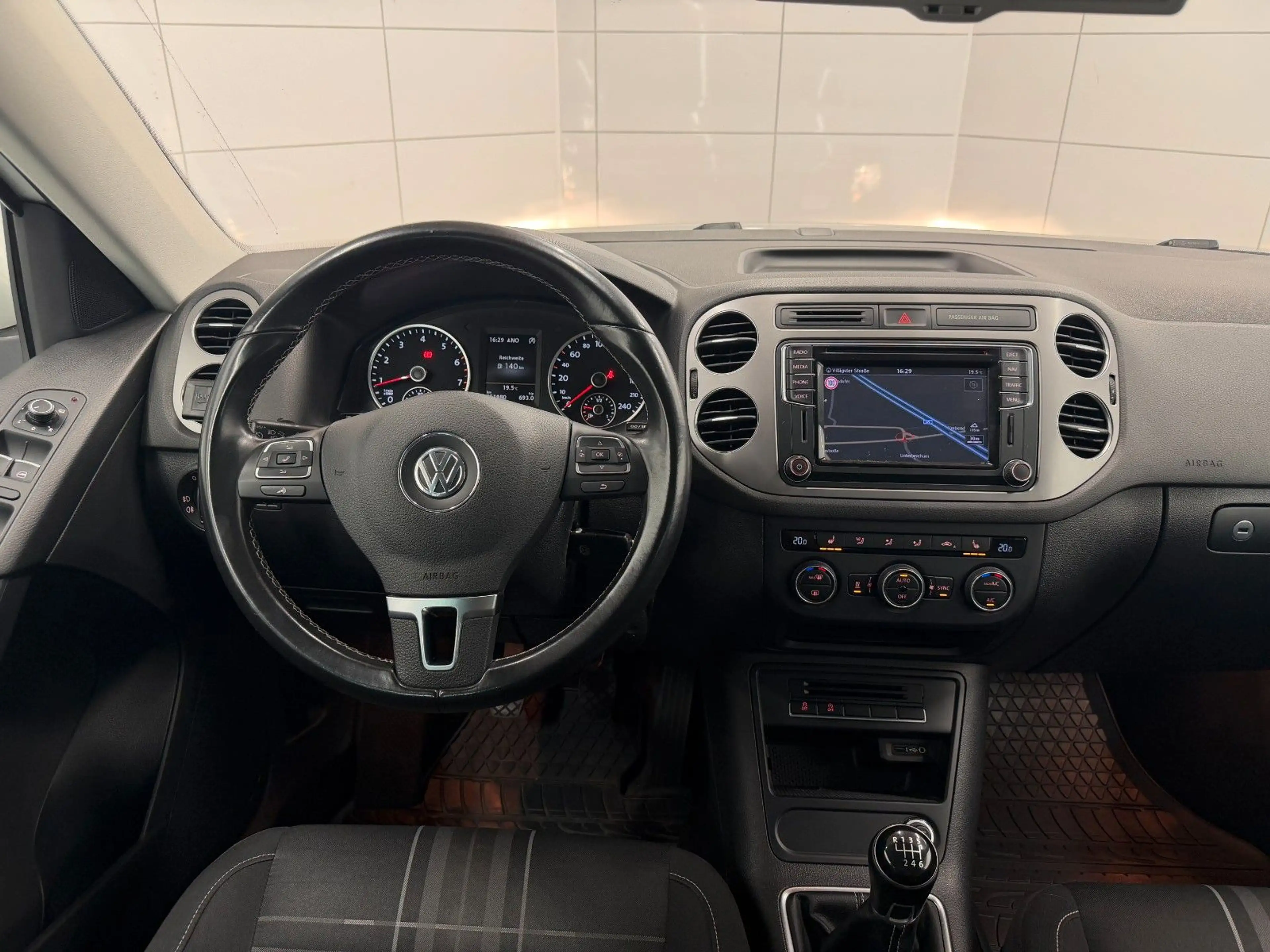 Volkswagen Tiguan Lounge Sport/Navi/Cam/SIHZ/Apple&Android — photo 13