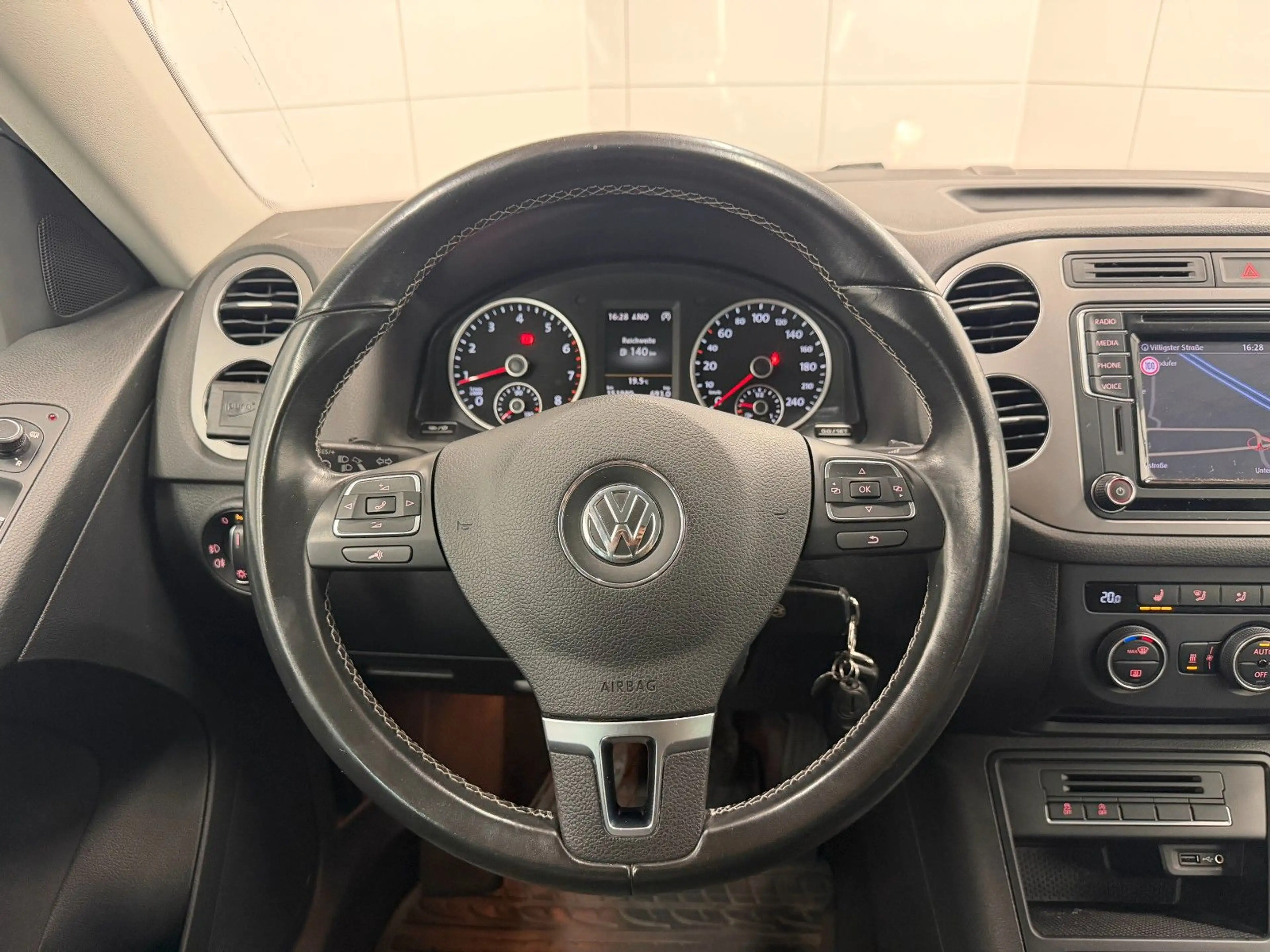 Volkswagen Tiguan Lounge Sport/Navi/Cam/SIHZ/Apple&Android — photo 12
