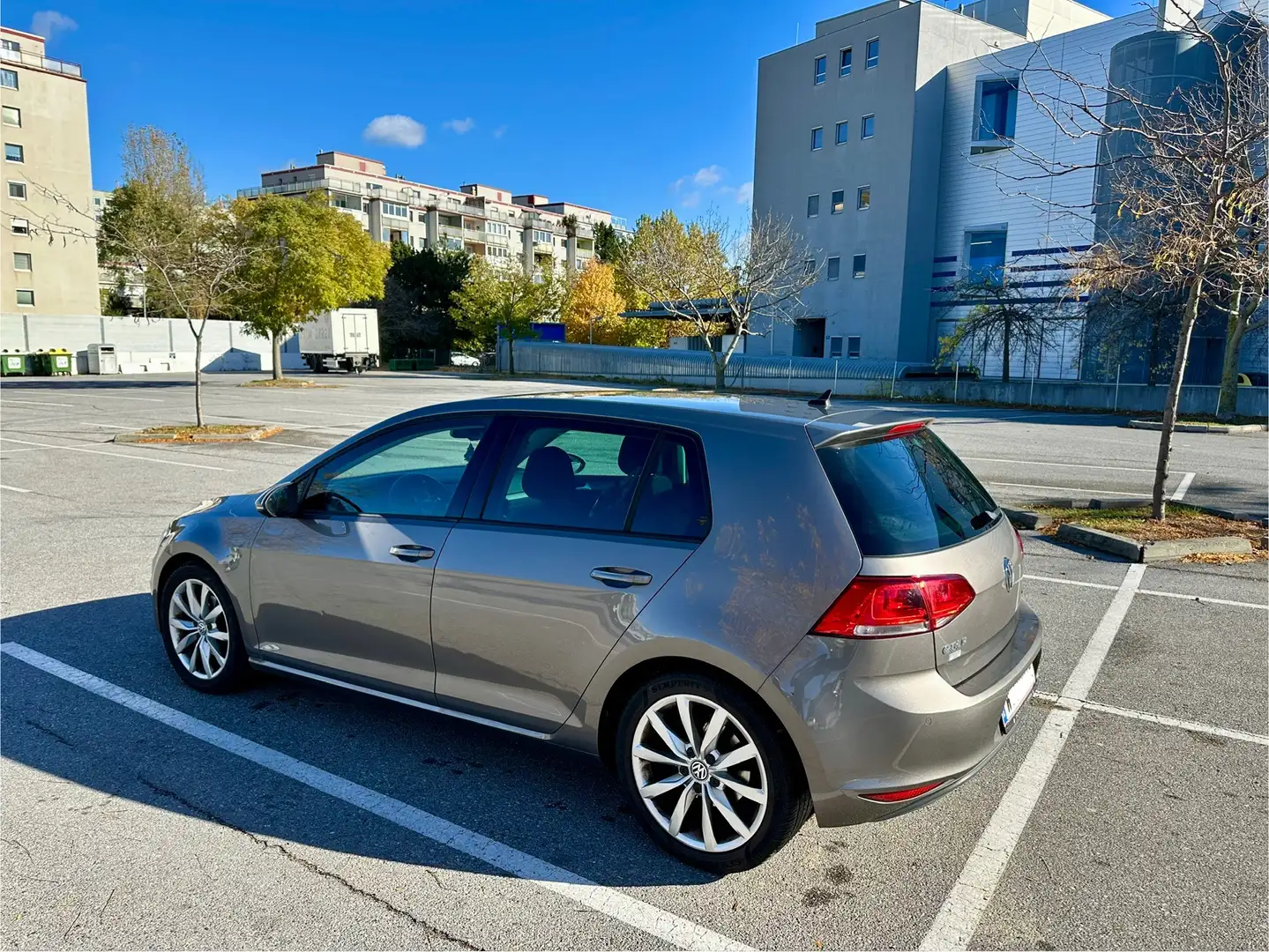 Volkswagen Golf - 2