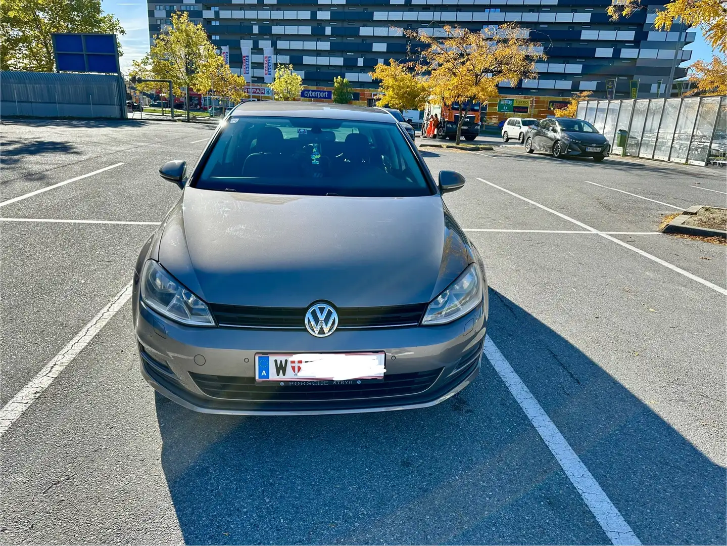Volkswagen Golf - 1
