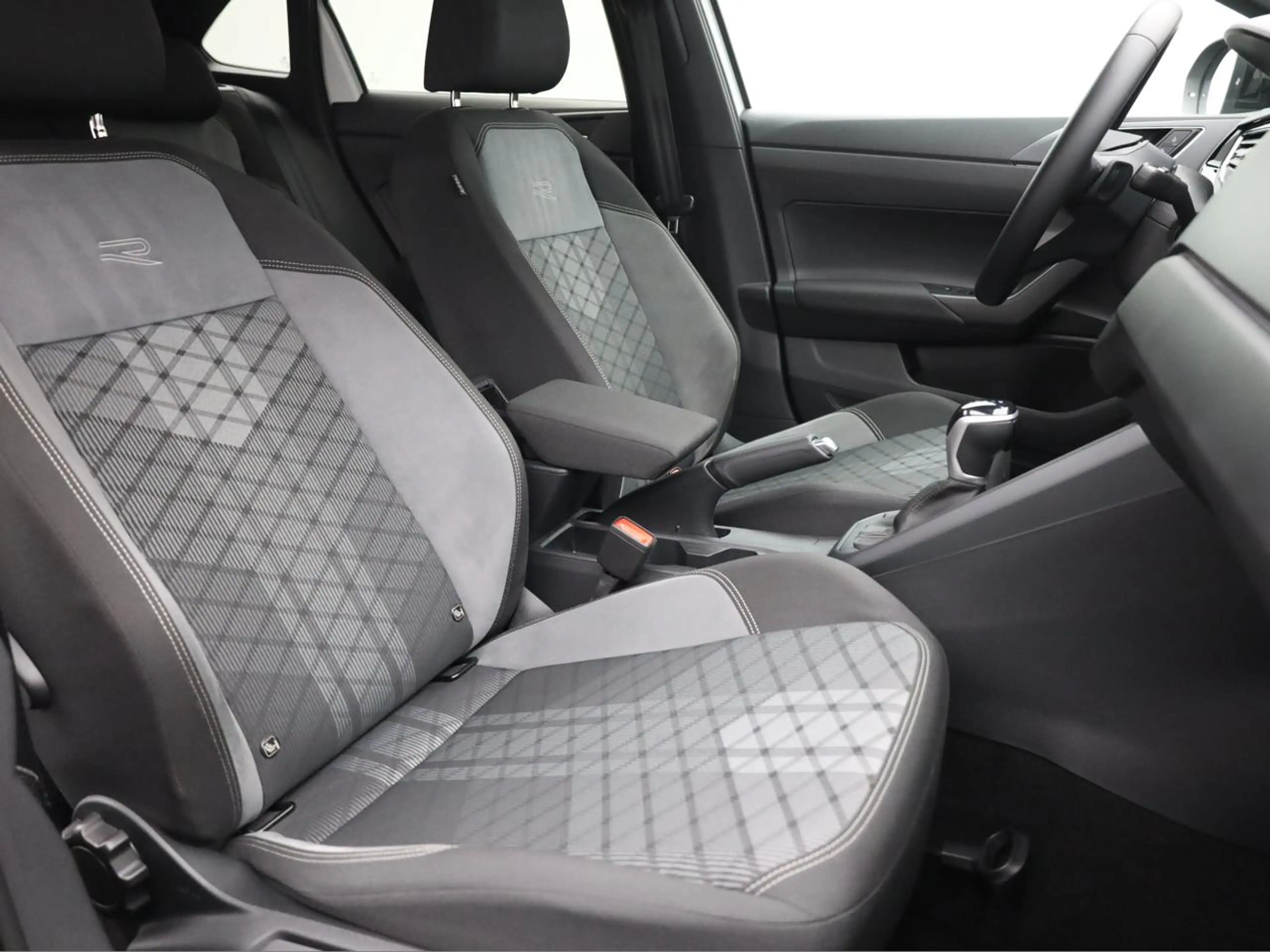 Volkswagen Taigo R-LINE 1.0 TSI 110 PK DSG AUTOMAAT  PANORAMISCH SCHUIFDAK — photo 4