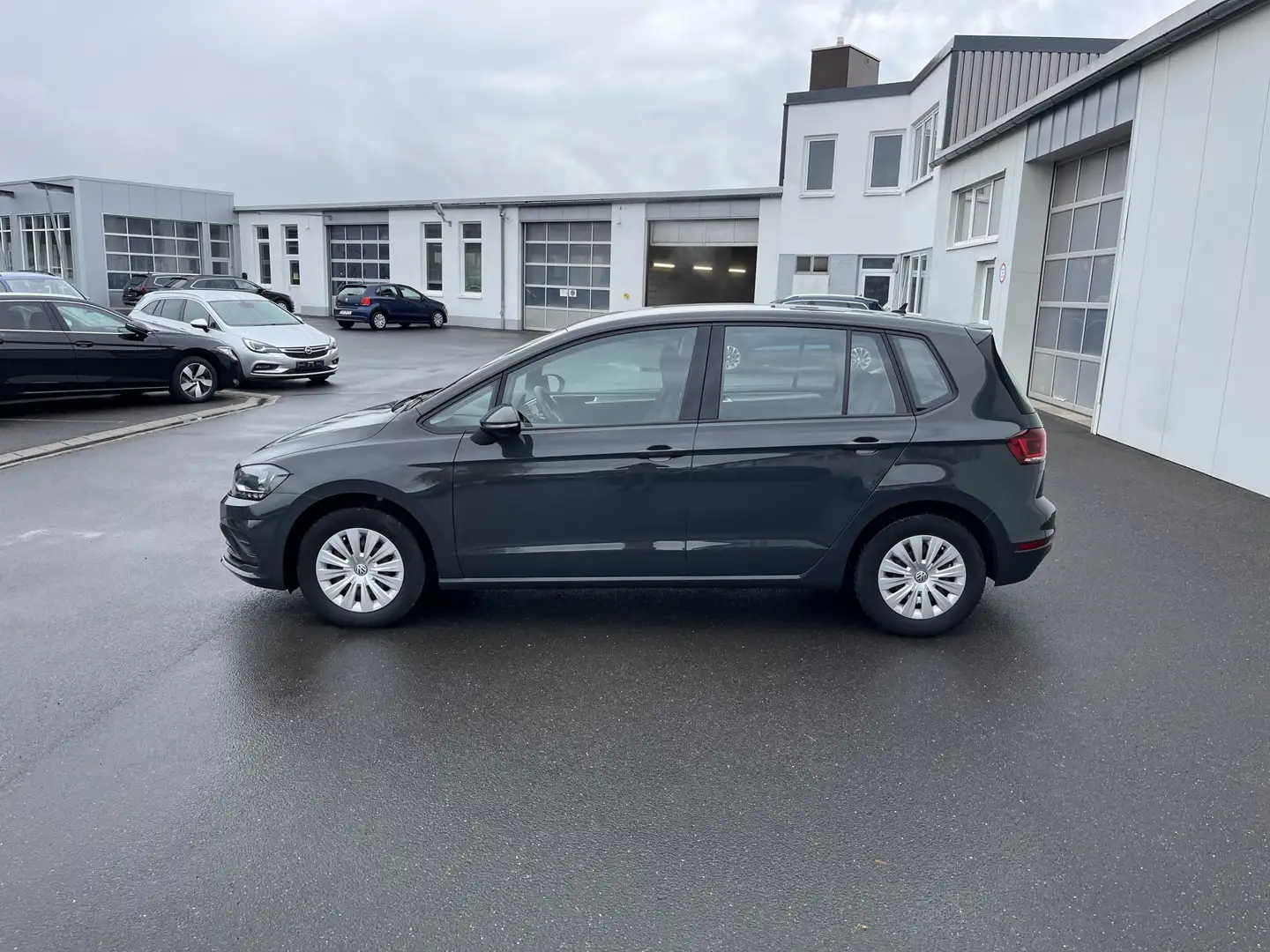 Volkswagen Golf Sportsvan 1.6 TDI 110€ m 20% Anzahlung PDC SHZ Klima Gris - 2