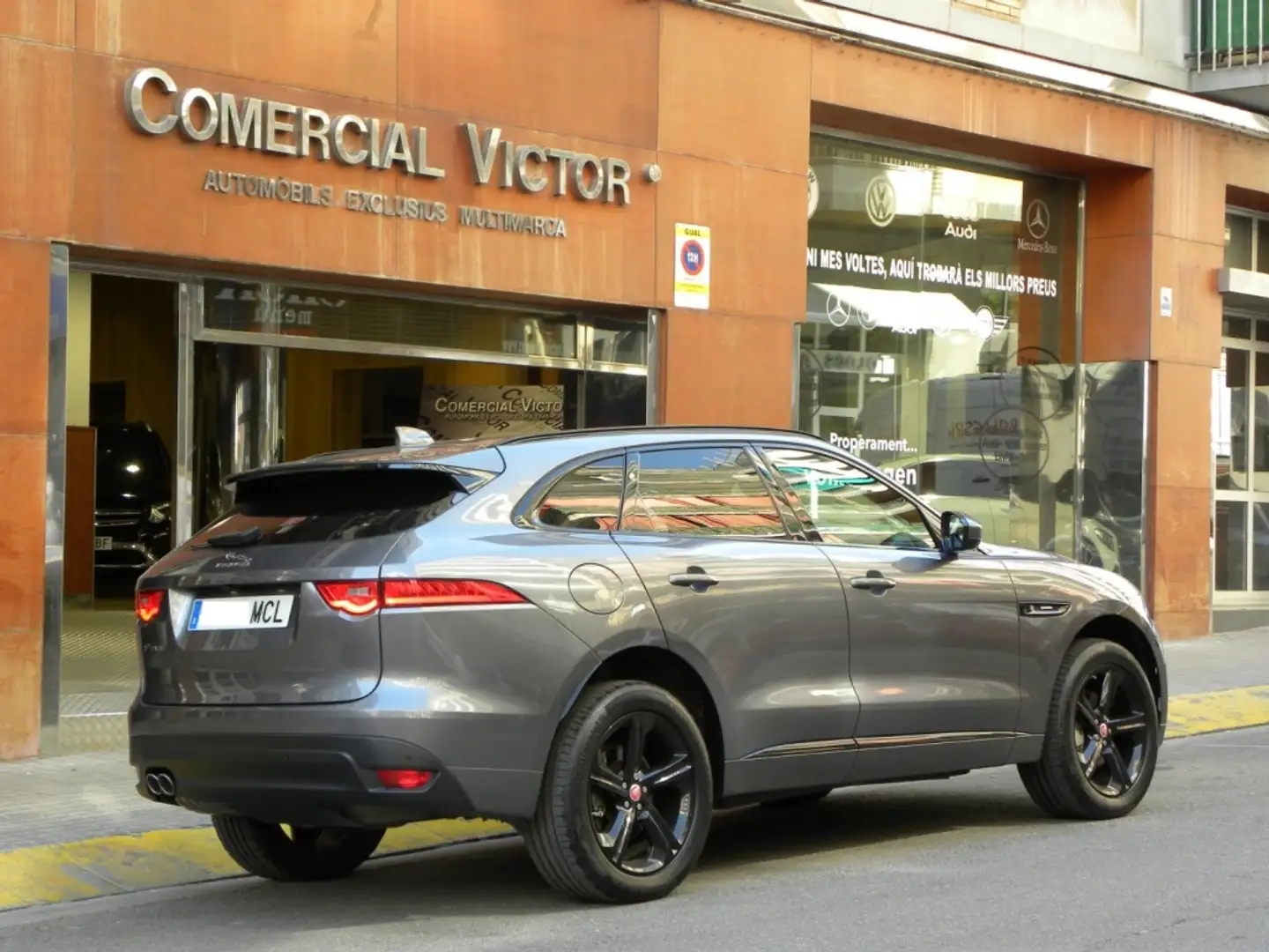 Jaguar F-Pace 2.0i4D R-Sport Aut. RWD 180 Beige - 2