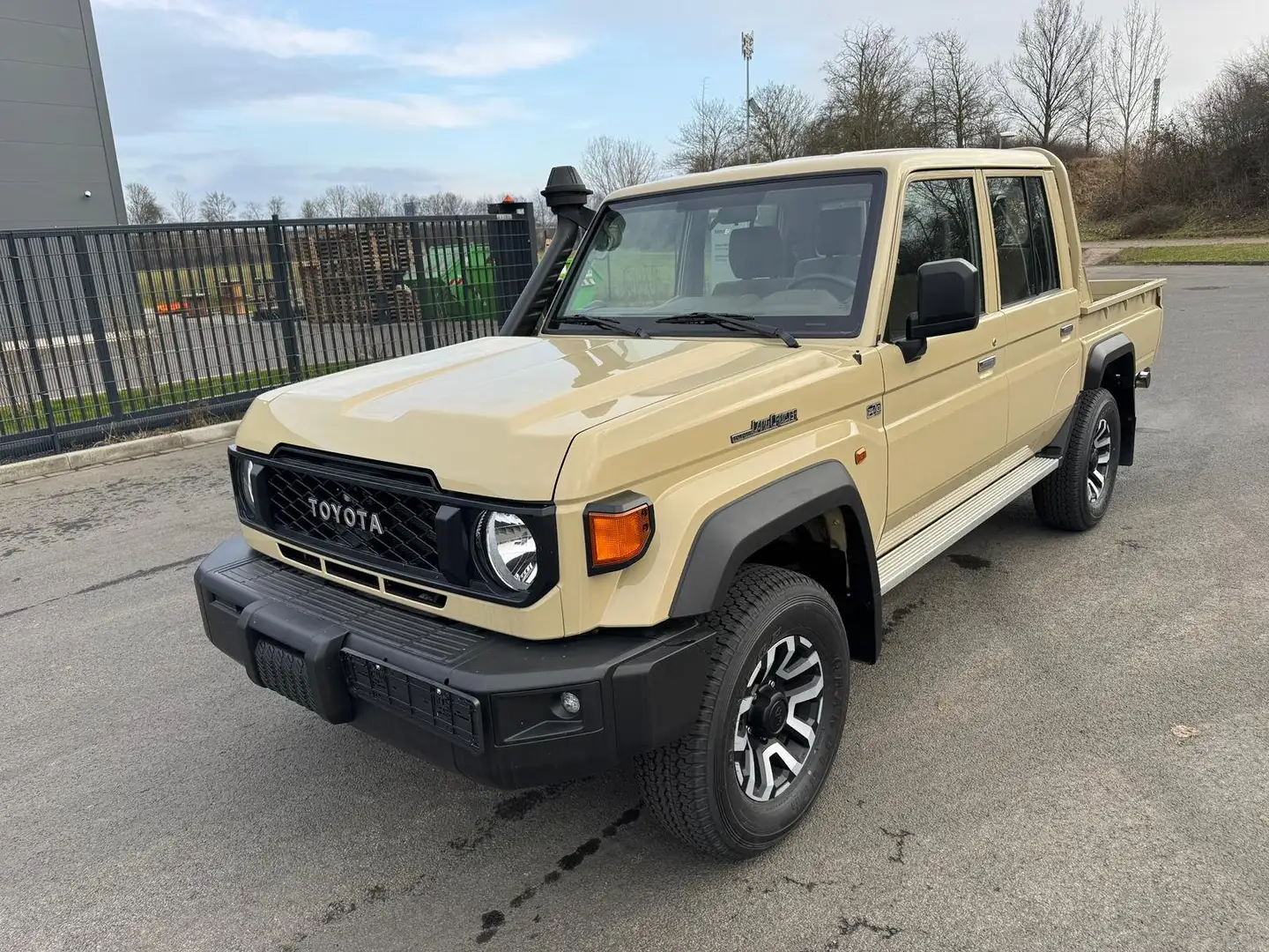 Toyota Land Cruiser GRJ 79 DC LX 40th Automatik SOFORT Beige - 1