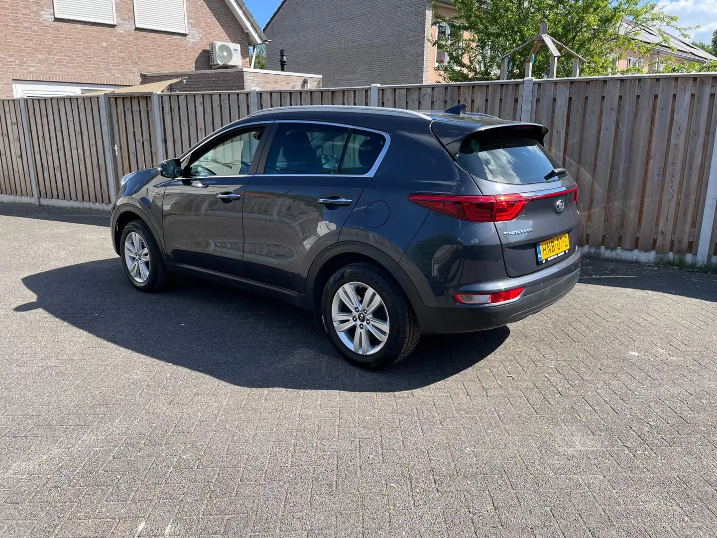 Kia Sportage 1.6 GDI ComfortLine Navigator cruisecontrol airco Gris - 2