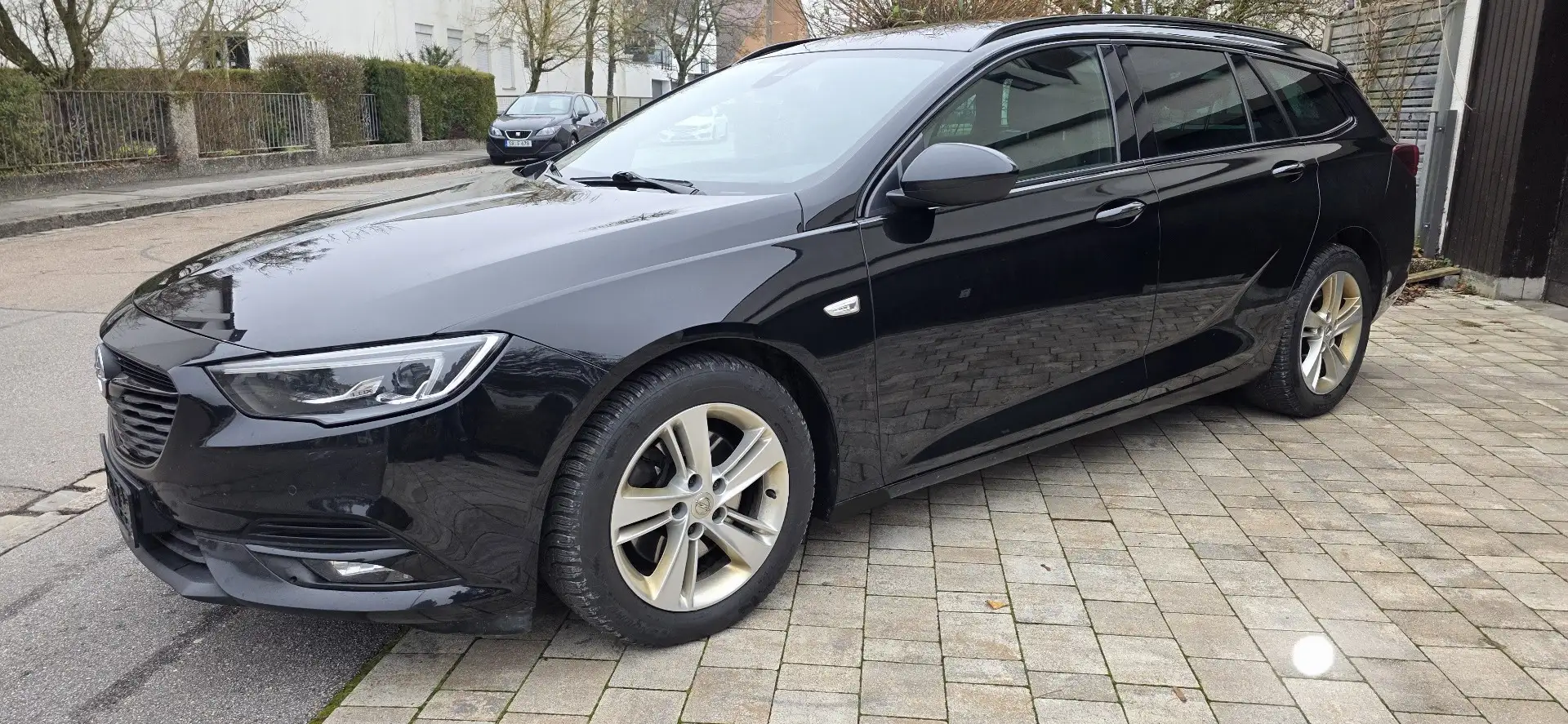 Opel Insignia Innovation 4x4 Schwarz - 2