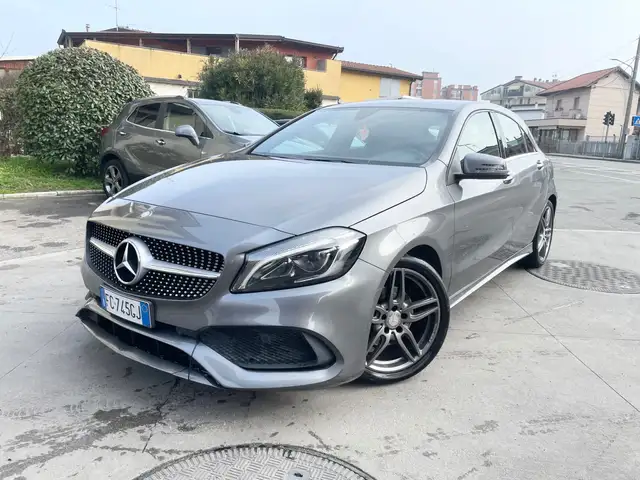 Mercedes-Benz A 180 d Premium allestimento AMG